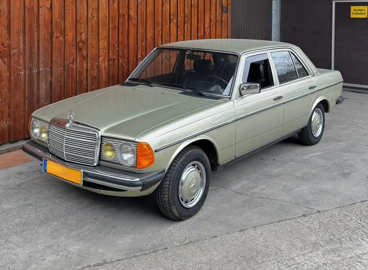 Mercedes-Benz 200, foto 1