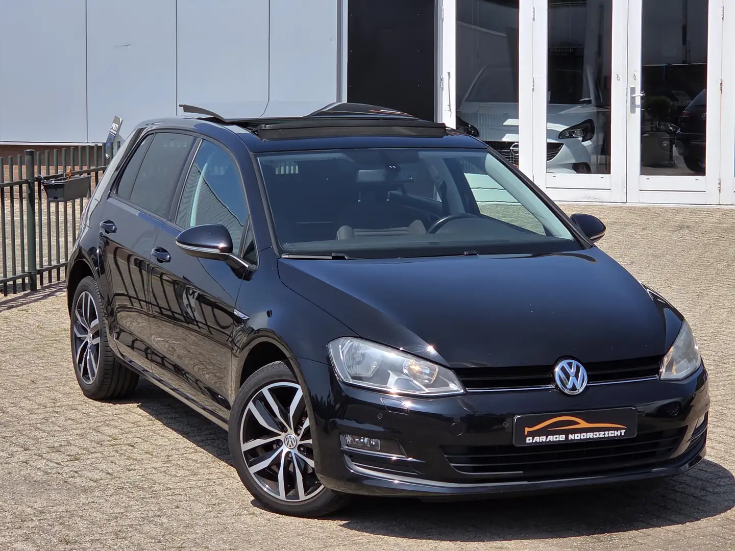 Volkswagen Golf 1.2 TSI CUP Edition PANORAMADAK|NAVIGATIE|CARPLAY/ - 2