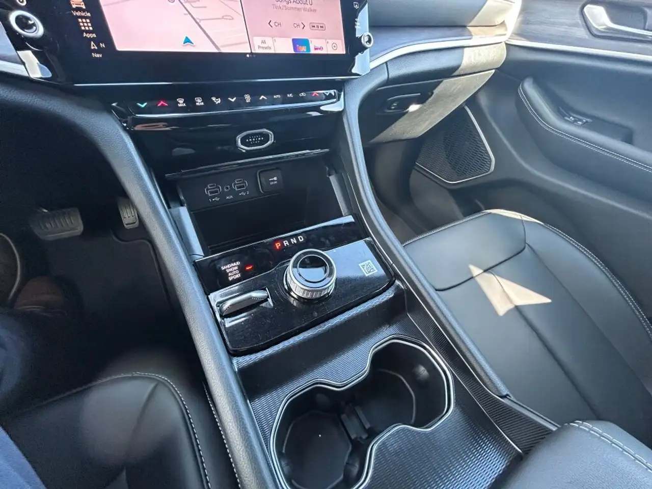 Jeep Grand Cherokee снимка Jeep Grand Cherokee