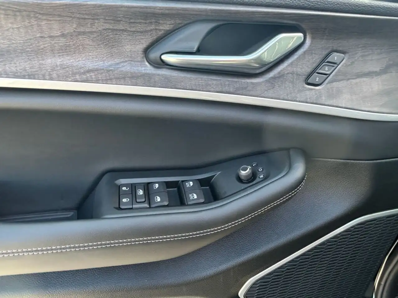 Jeep Grand Cherokee снимка Jeep Grand Cherokee