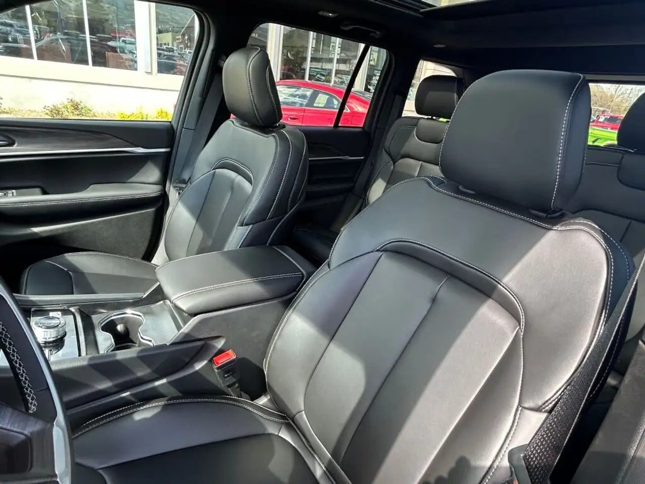 Jeep Grand Cherokee снимка Jeep Grand Cherokee
