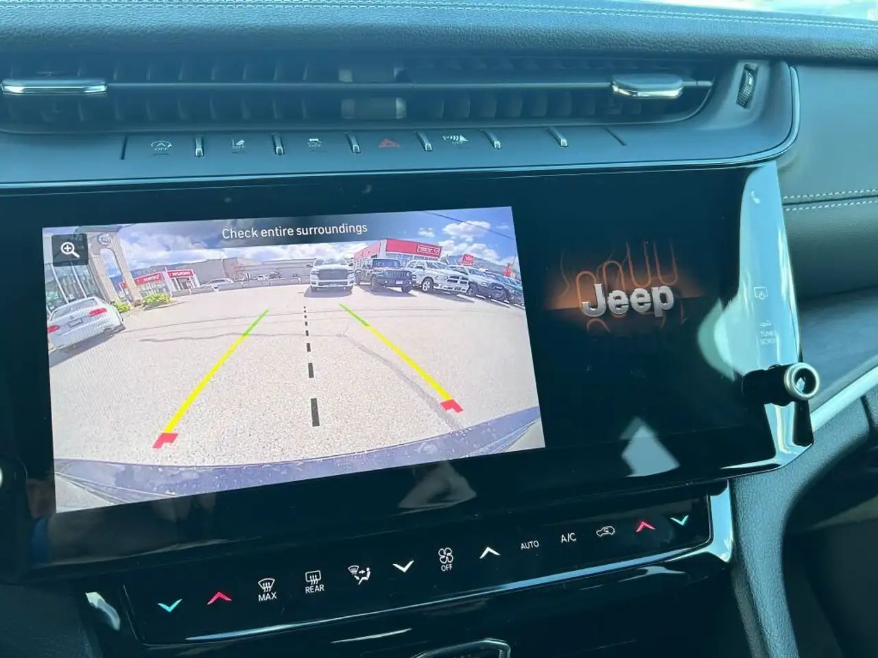 Jeep Grand Cherokee снимка Jeep Grand Cherokee