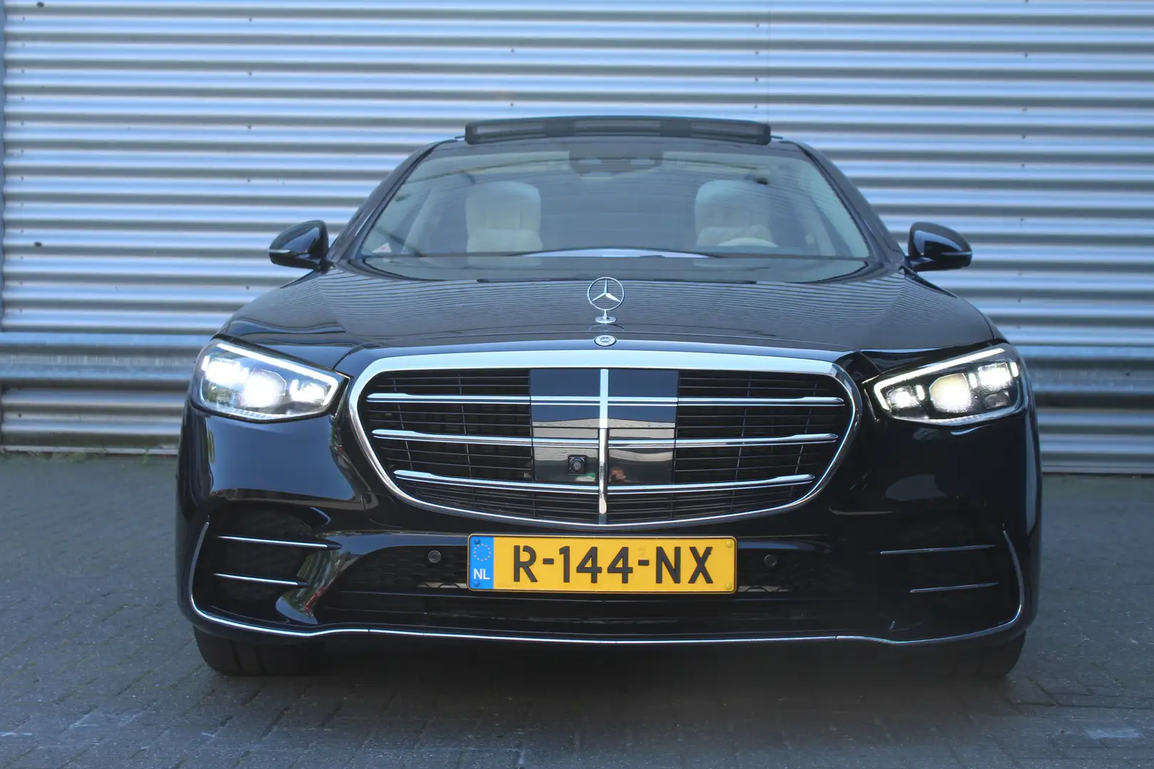 Mercedes-Benz S 580 e 510pk PHEV Lang AMG Line NL-Auto NAP Panoramadak Schwarz - 2