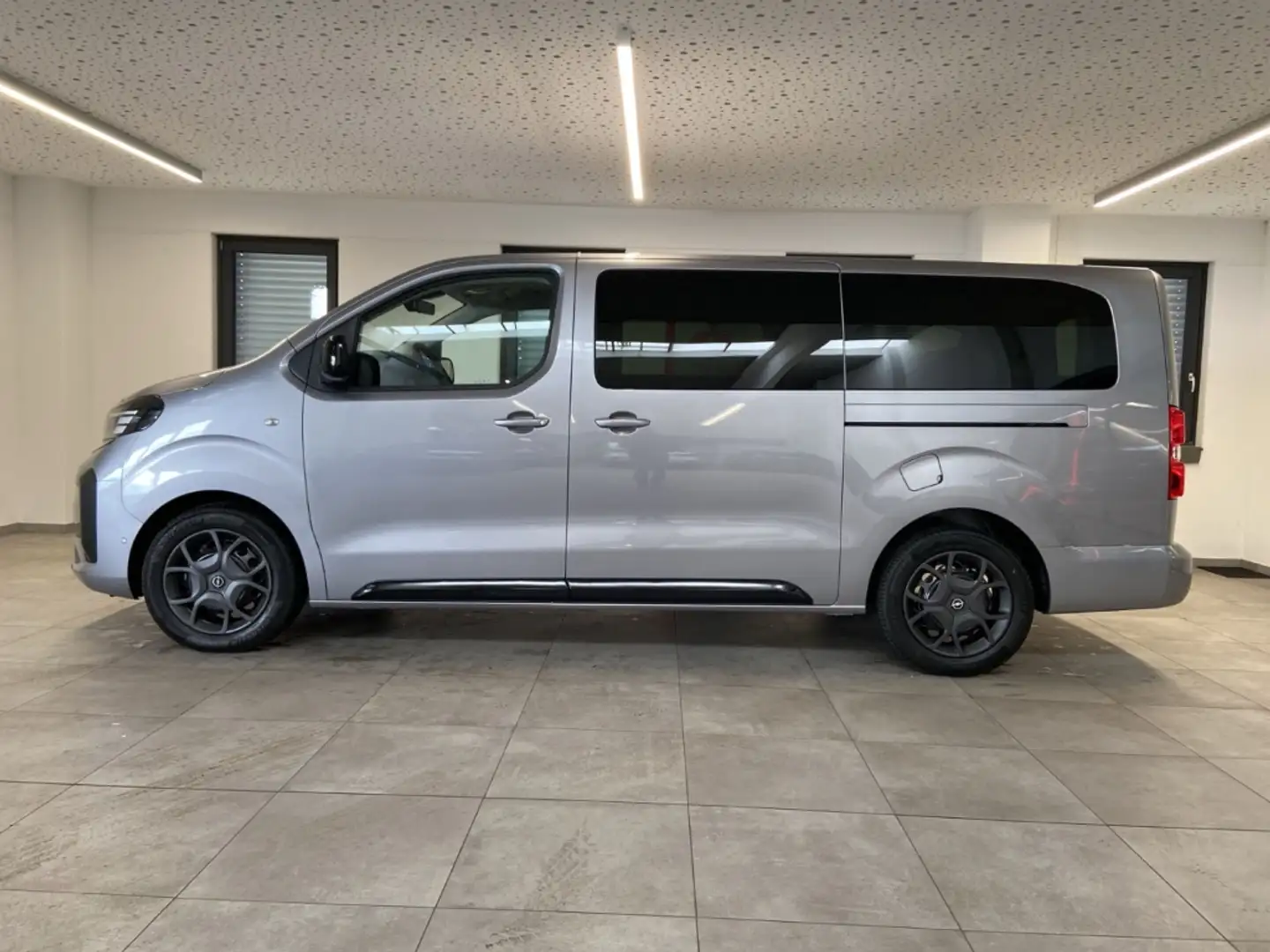 Opel Zafira Life 2.0 HDI XL Edition AT 9-Sitzer Stříbrná - 2