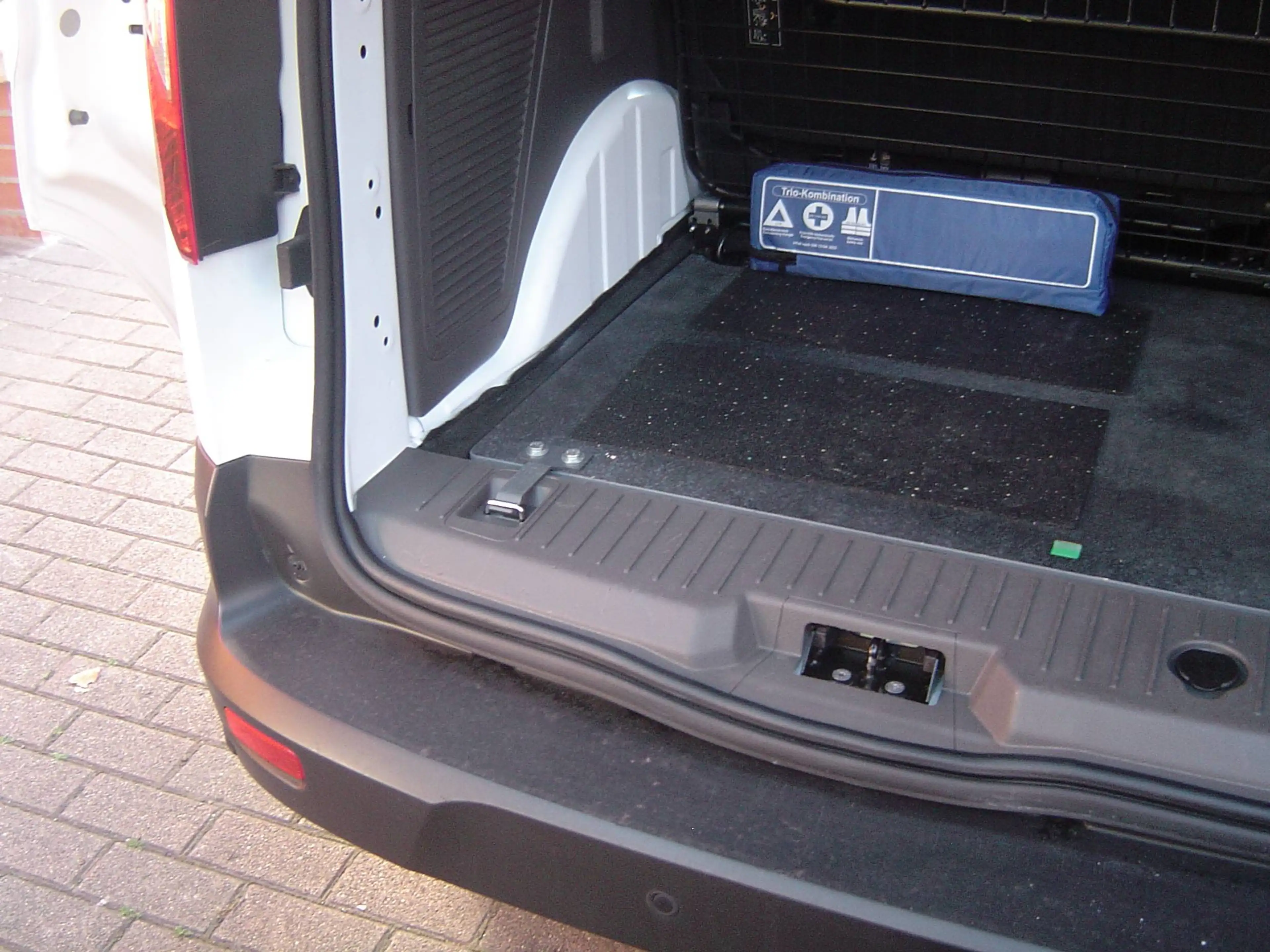 Ford Transit Connect Kombi Trend 230L1 LKW — photo 9