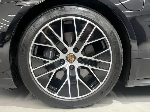 Porsche Taycan view 10