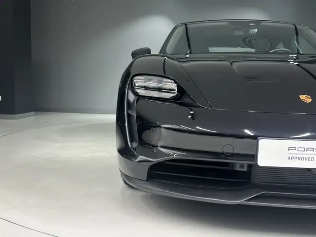 Porsche Taycan view 14