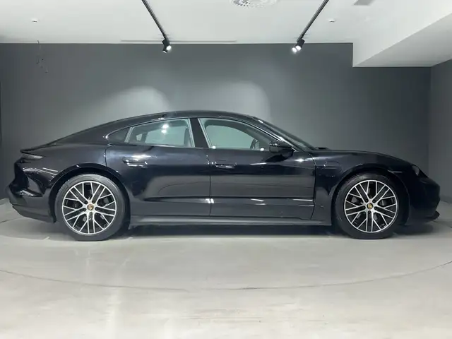 Porsche Taycan view 6