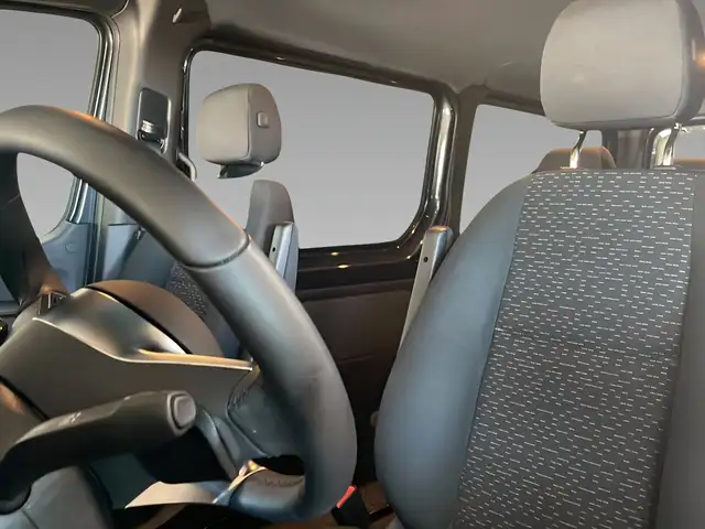 Mercedes-Benz Sprinter view 9