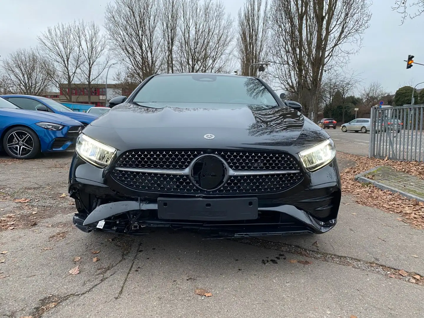 Mercedes-Benz A 250 e *AMG Advanced/AHK/Kamera/LED/Totw/Spur* Schwarz - 1