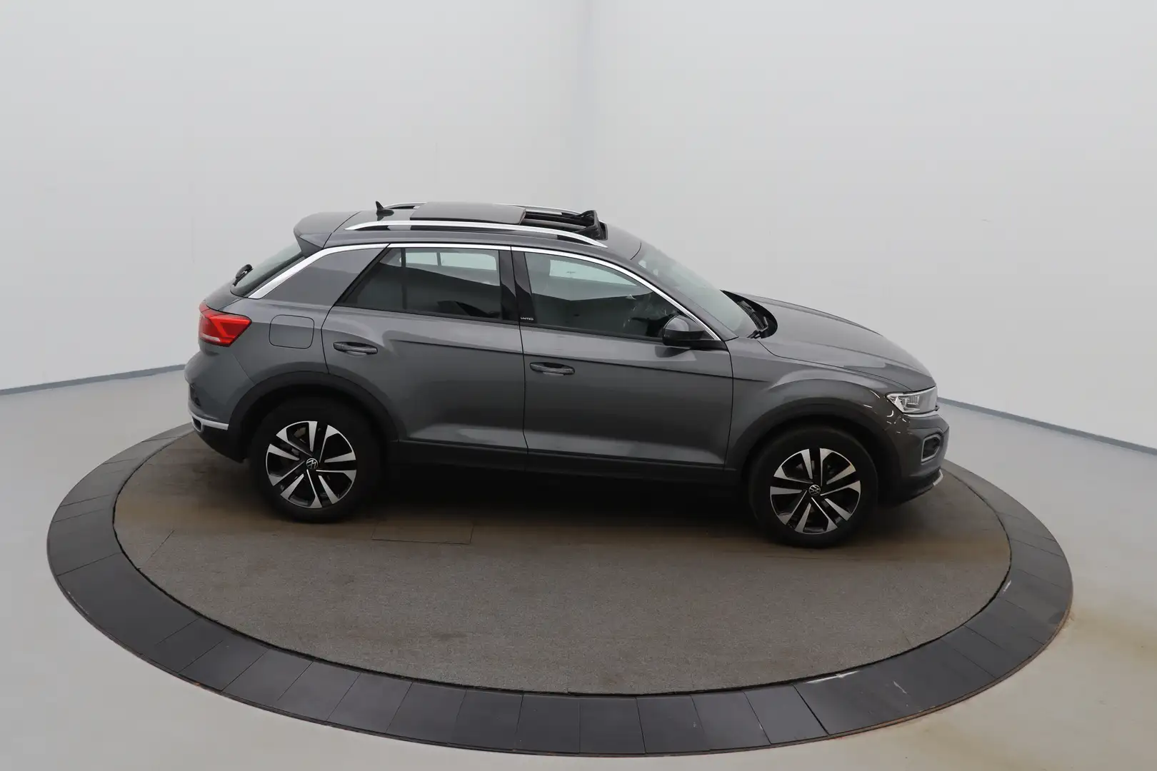 Volkswagen T-Roc 1.5 TSI United Premium LED GPS PDC CAM Pano BLIS V Gris - 2