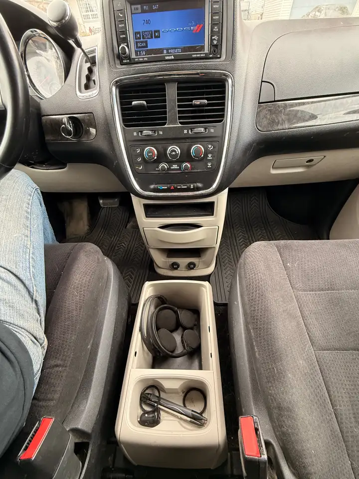 Dodge Grand Caravan photo Dodge Grand Caravan