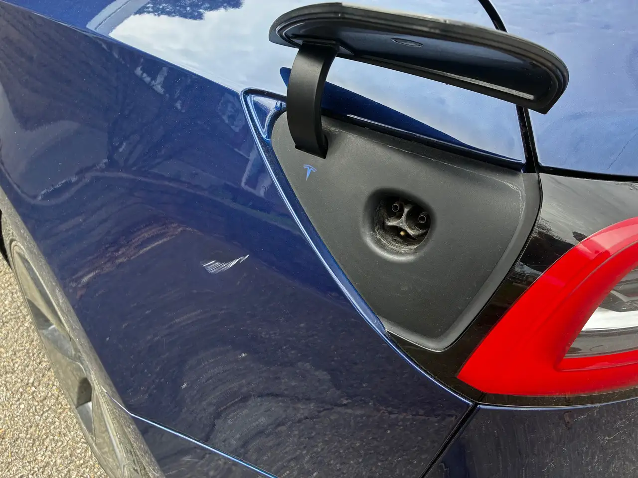 Tesla Model 3 photo Tesla Model 3