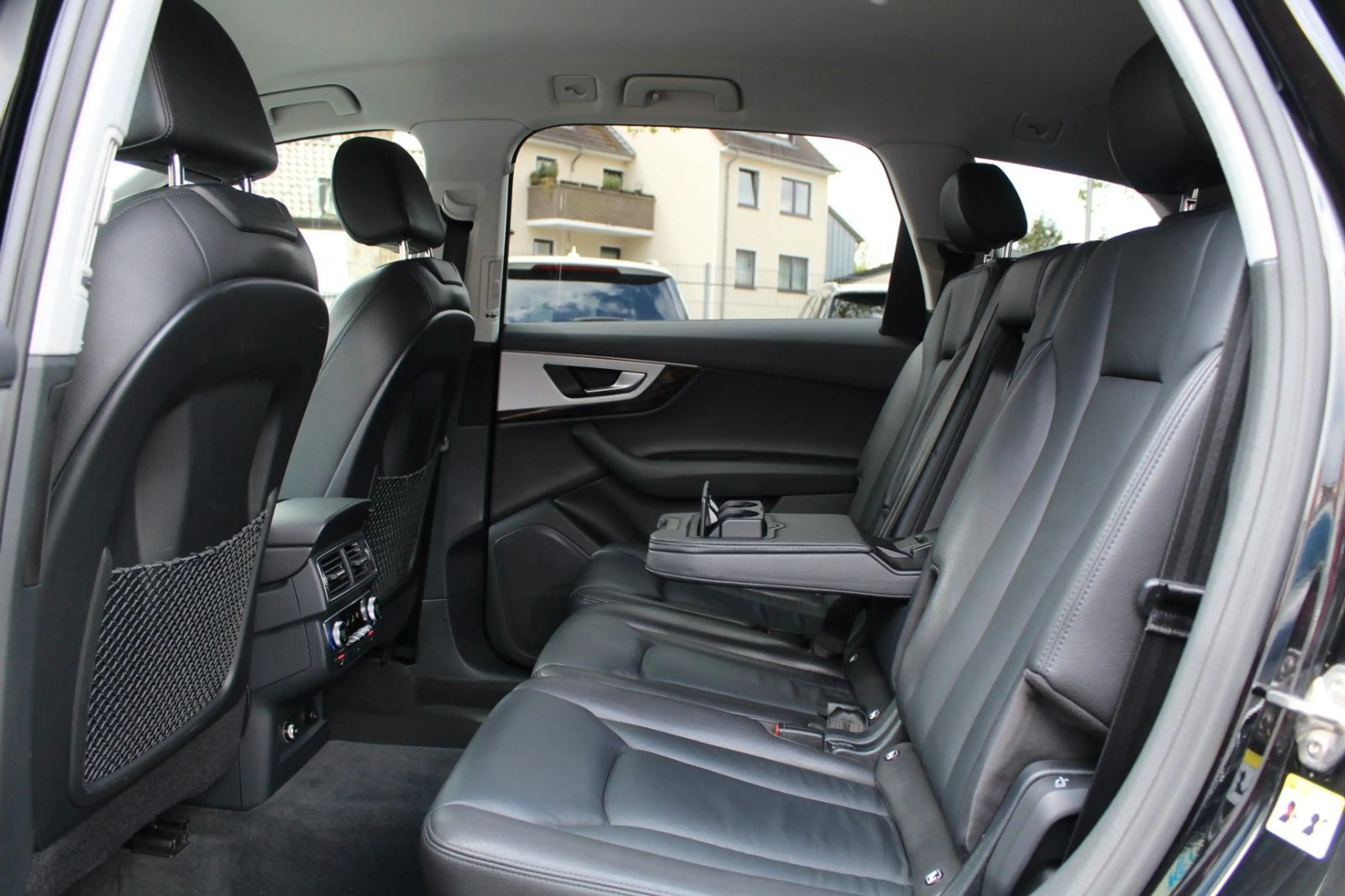 Audi Q7 3.0TDI 1.HAND 7SITZER 4xSHZ KAM LEDER DVD AHK — photo 8