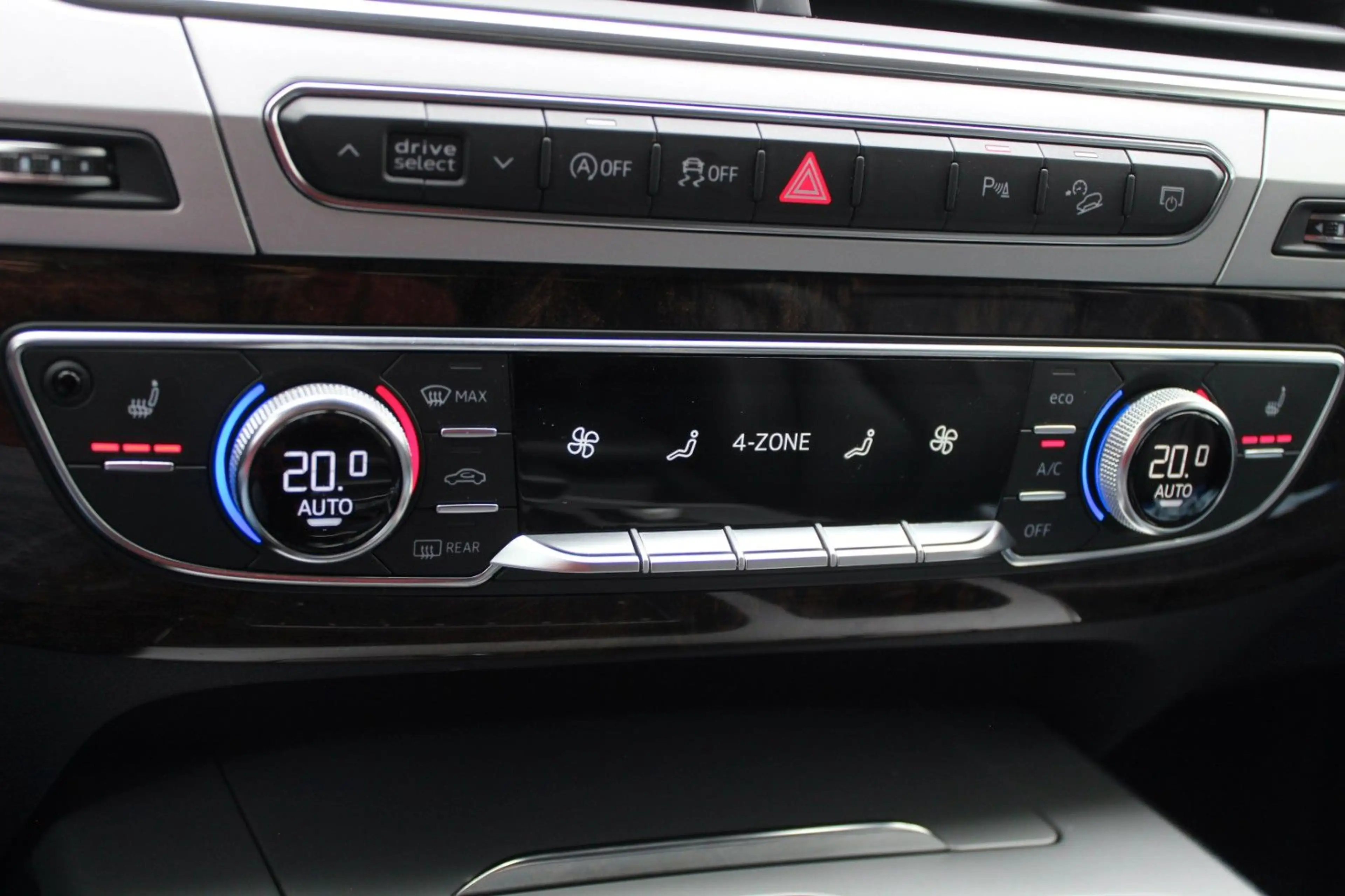 Audi Q7 3.0TDI 1.HAND 7SITZER 4xSHZ KAM LEDER DVD AHK — photo 14