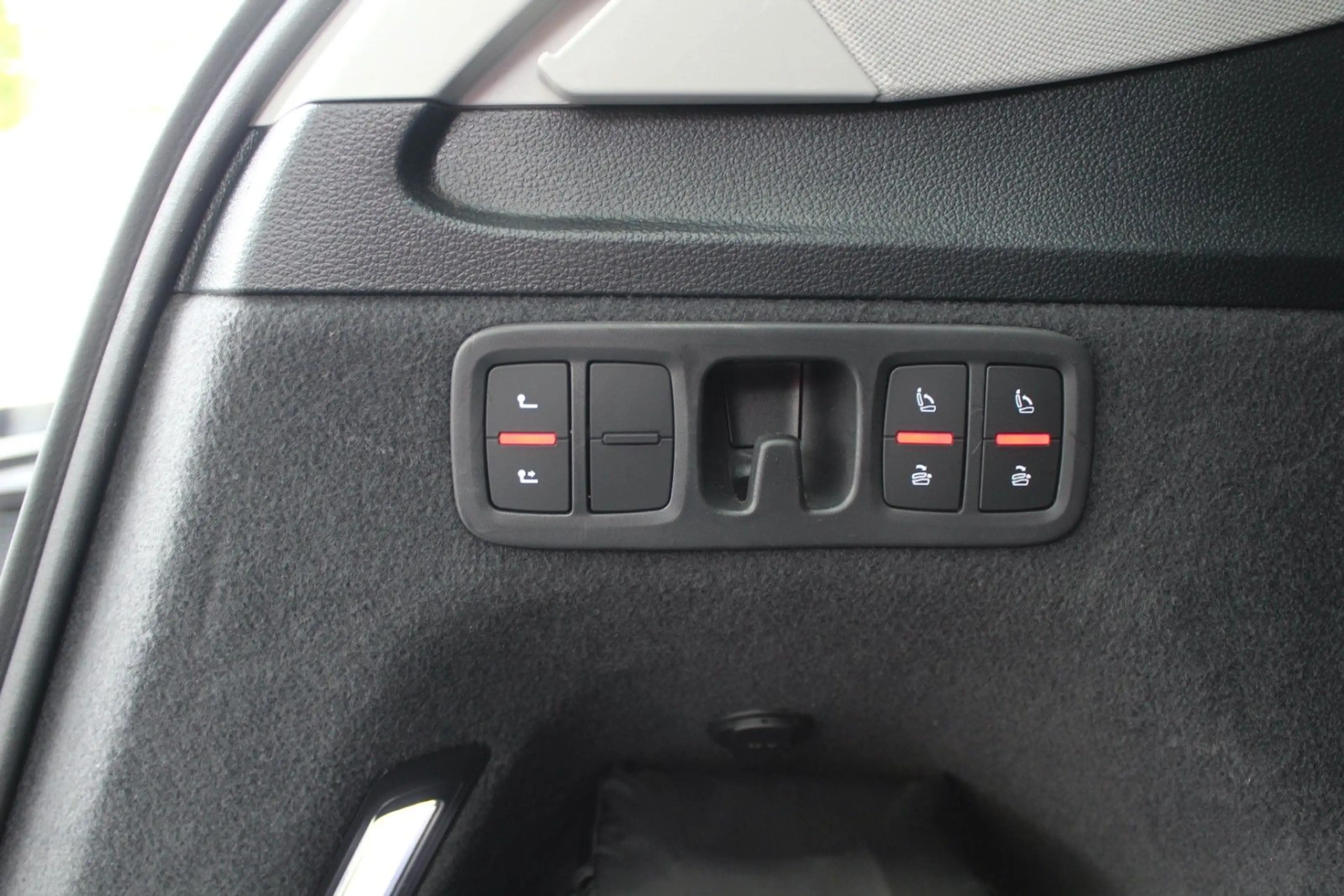 Audi Q7 3.0TDI 1.HAND 7SITZER 4xSHZ KAM LEDER DVD AHK — photo 11