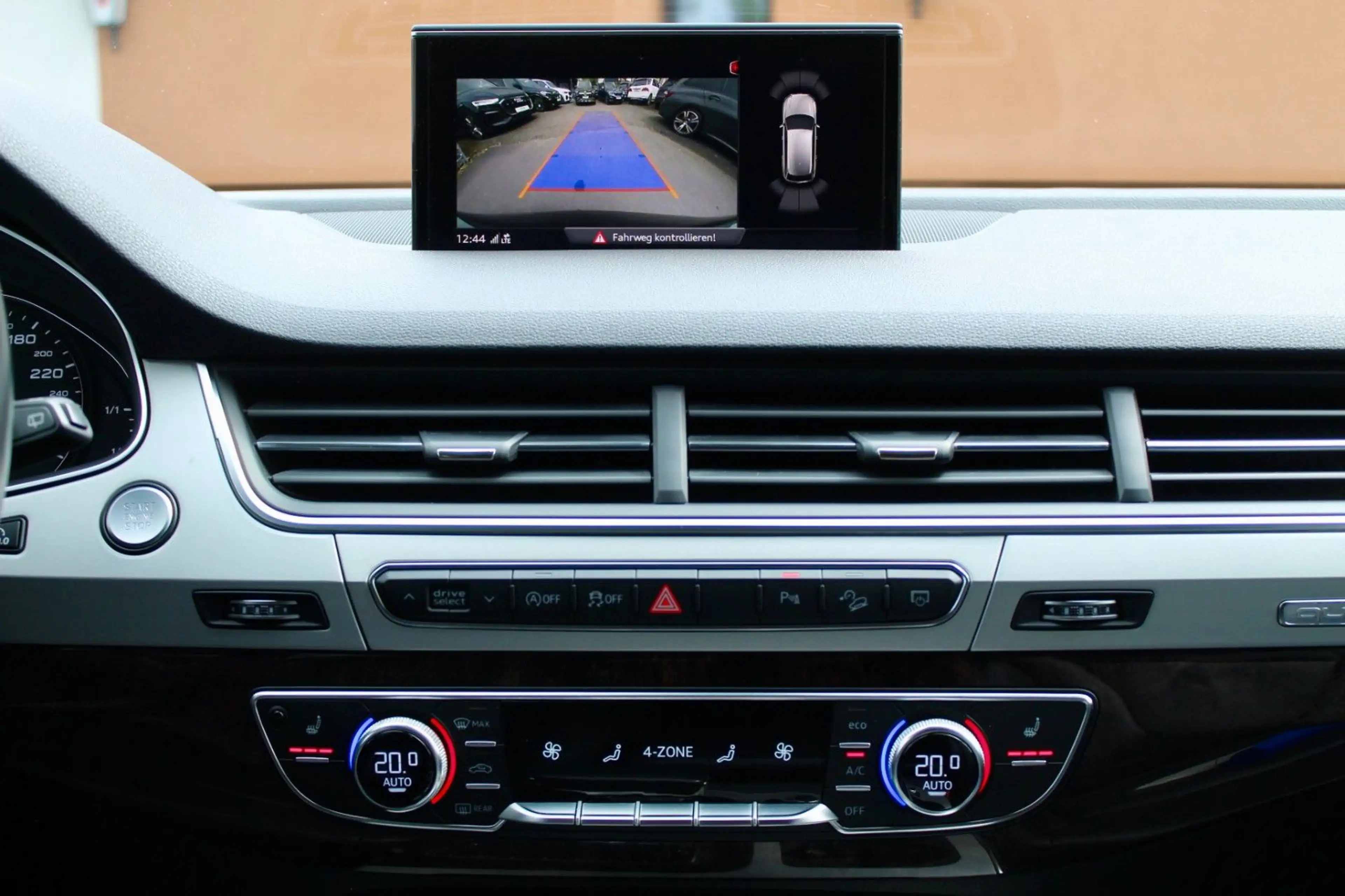 Audi Q7 3.0TDI 1.HAND 7SITZER 4xSHZ KAM LEDER DVD AHK — photo 13