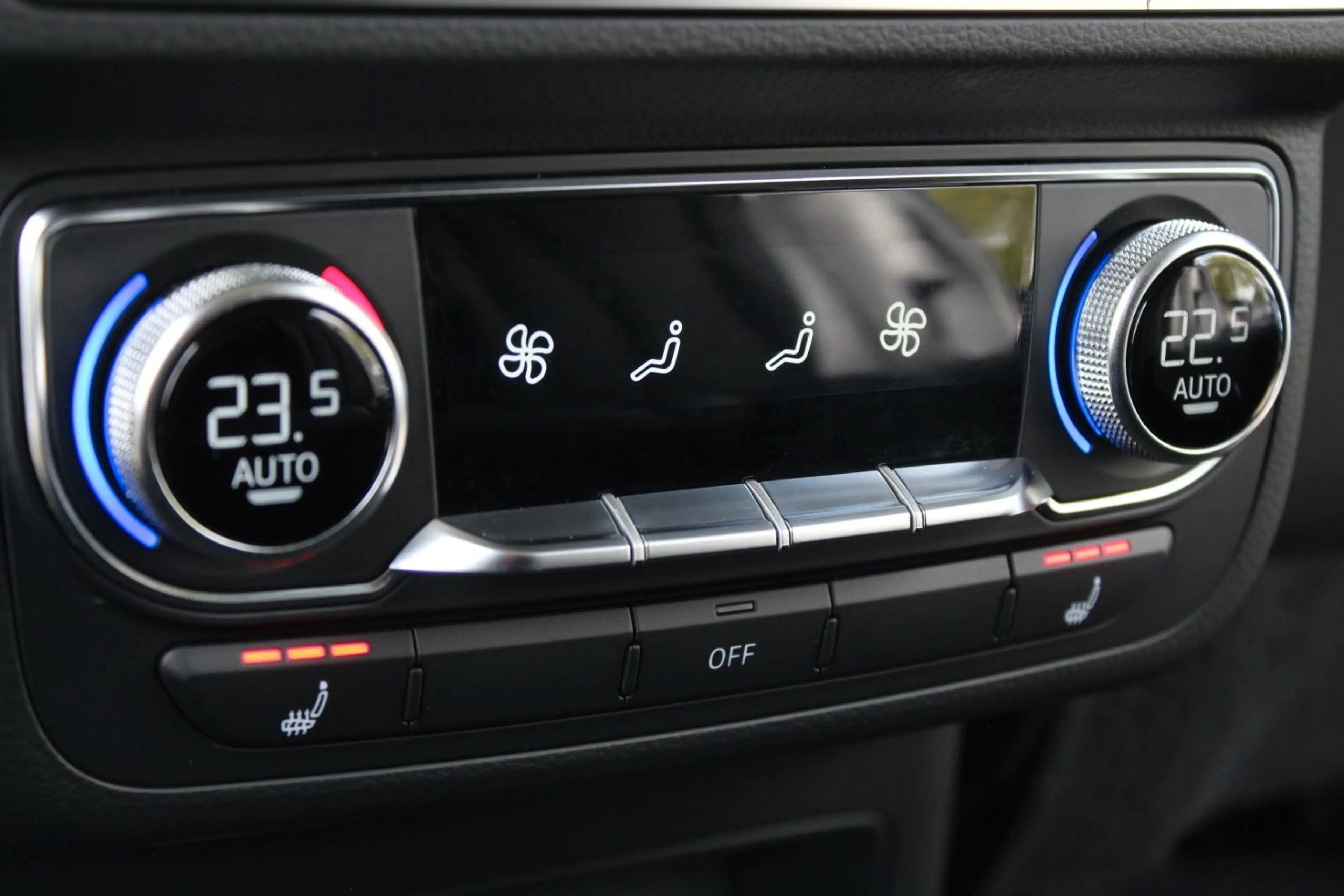 Audi Q7 3.0TDI 1.HAND 7SITZER 4xSHZ KAM LEDER DVD AHK — photo 9