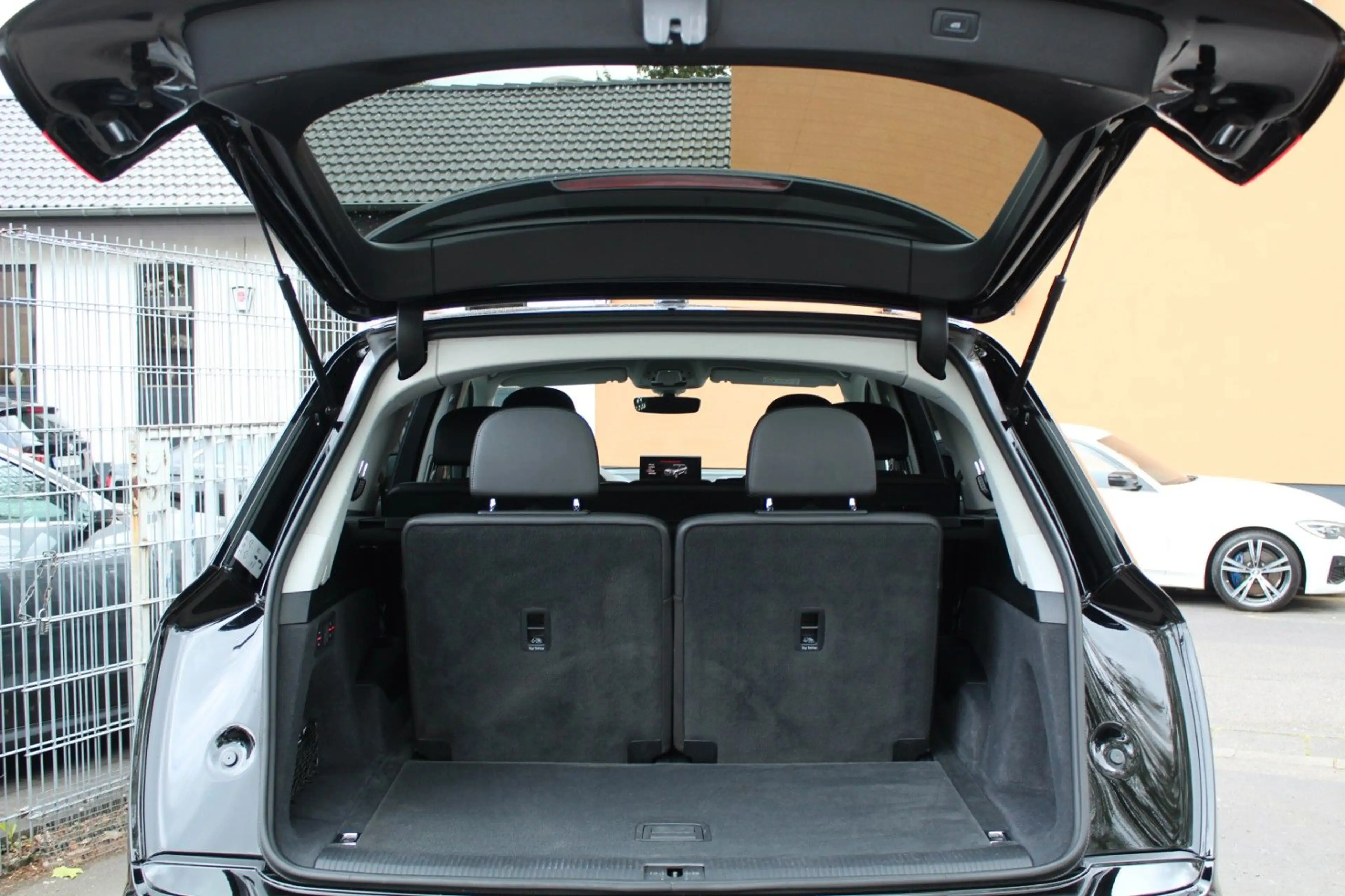 Audi Q7 3.0TDI 1.HAND 7SITZER 4xSHZ KAM LEDER DVD AHK — photo 5