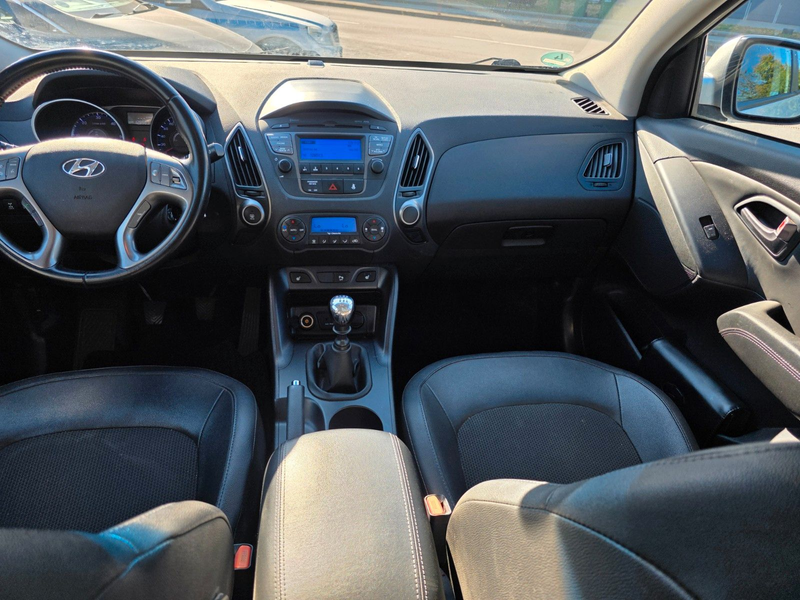 Hyundai iX35 2.0l CRDi Finale Gold Paket 4WD/Tüv-Neu/1Ha — photo 9
