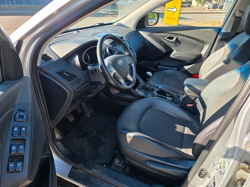Hyundai iX35 2.0l CRDi Finale Gold Paket 4WD/Tüv-Neu/1Ha — photo 10