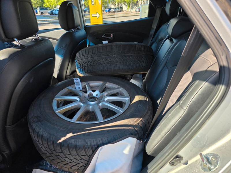 Hyundai iX35 2.0l CRDi Finale Gold Paket 4WD/Tüv-Neu/1Ha — photo 8