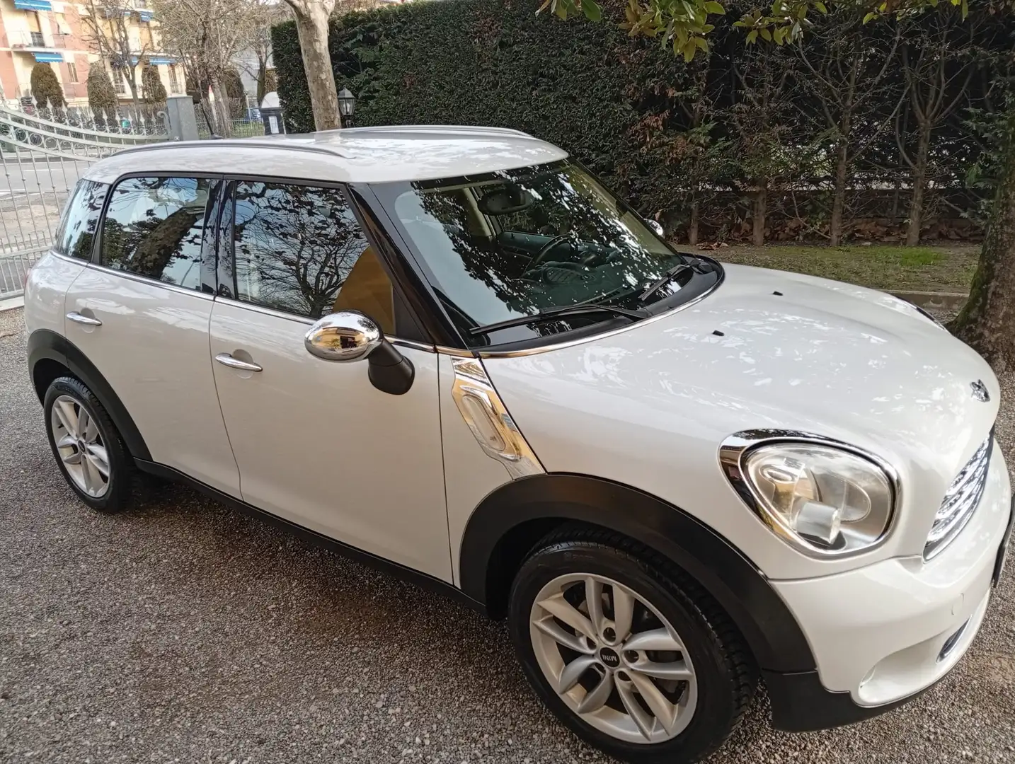 MINI Countryman D Bílá - 1
