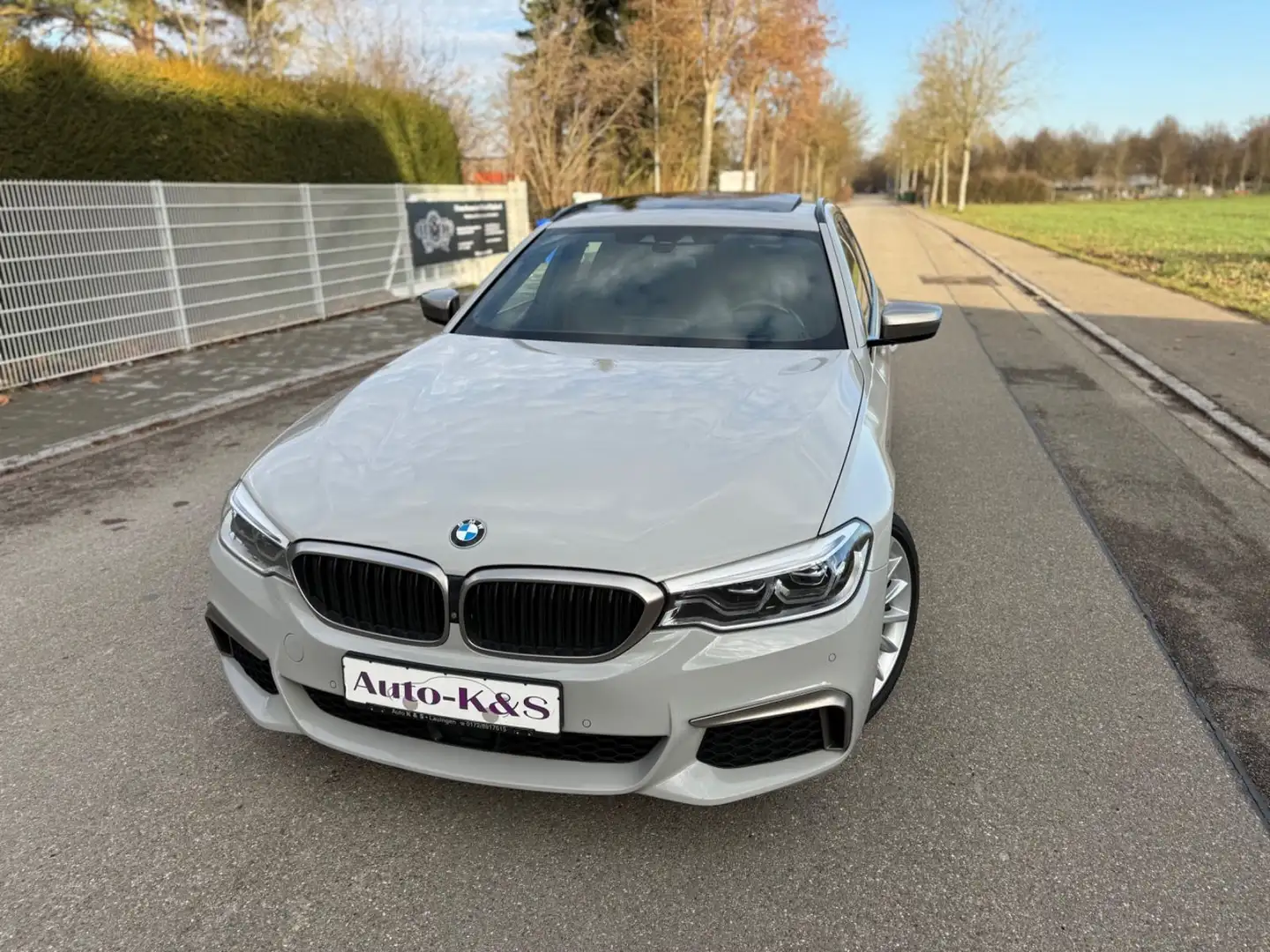 BMW 550 d xDrive Tour, INDIVIDUAL,PANO,Stop & Go Weiß - 1