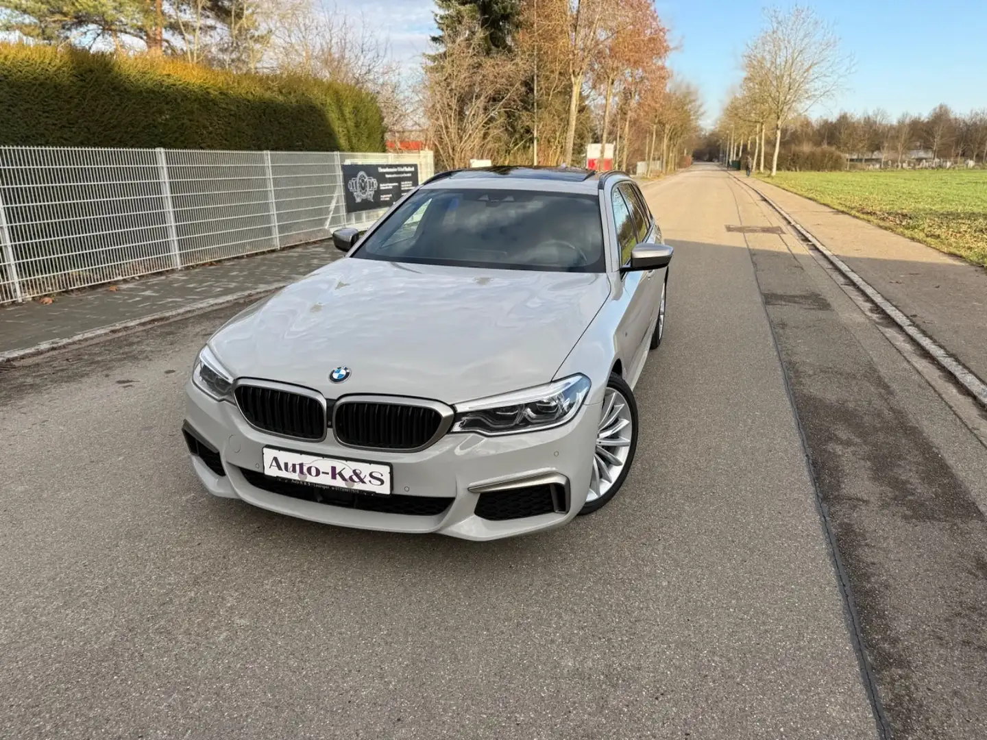 BMW 550 d xDrive Tour, INDIVIDUAL,PANO,Stop & Go Weiß - 2
