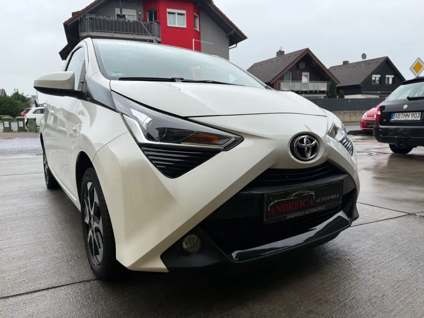 Toyota Aygo AYGO x-play Team D / Alu / CarPlay/ Kamera Blanc - 1