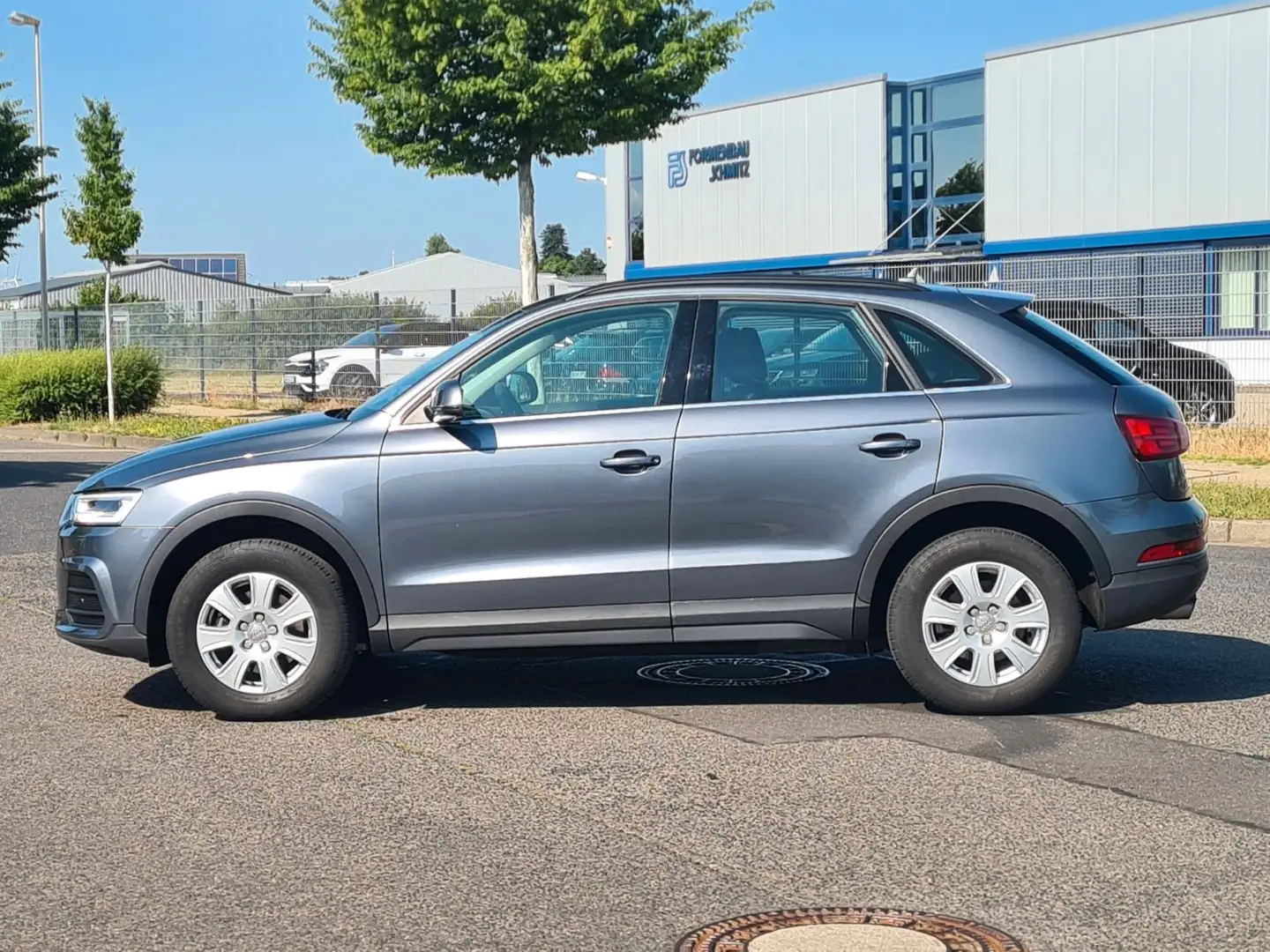 Audi Q3 basis*1.Hand*Autom.*Navi*Xenon*PDC*SHZ* Gris - 2