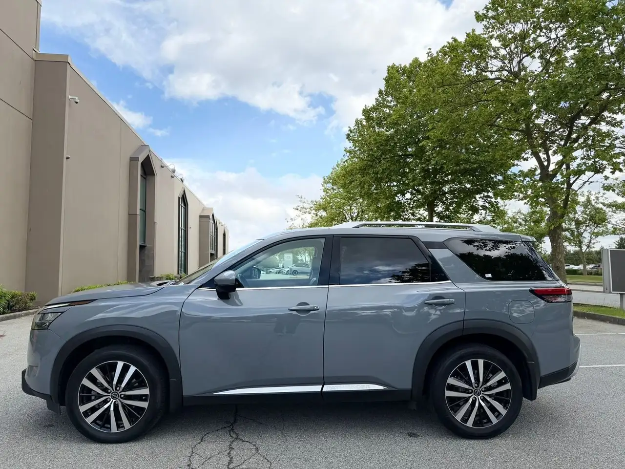 Nissan Pathfinder снимка Nissan Pathfinder