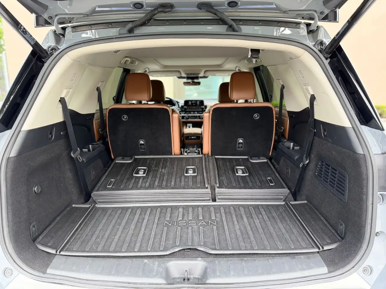 Nissan Pathfinder снимка Nissan Pathfinder