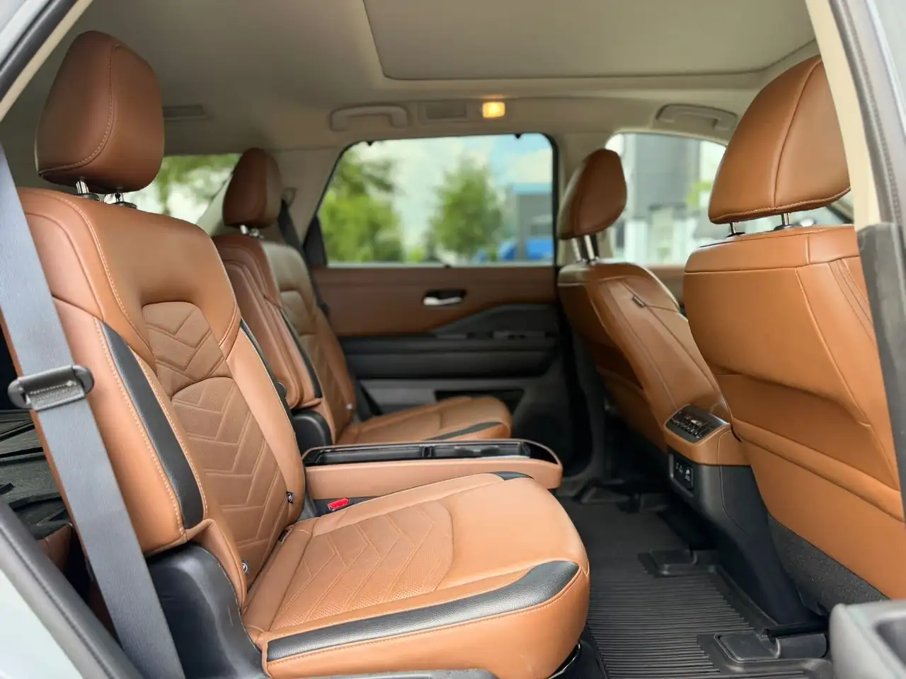 Nissan Pathfinder снимка Nissan Pathfinder