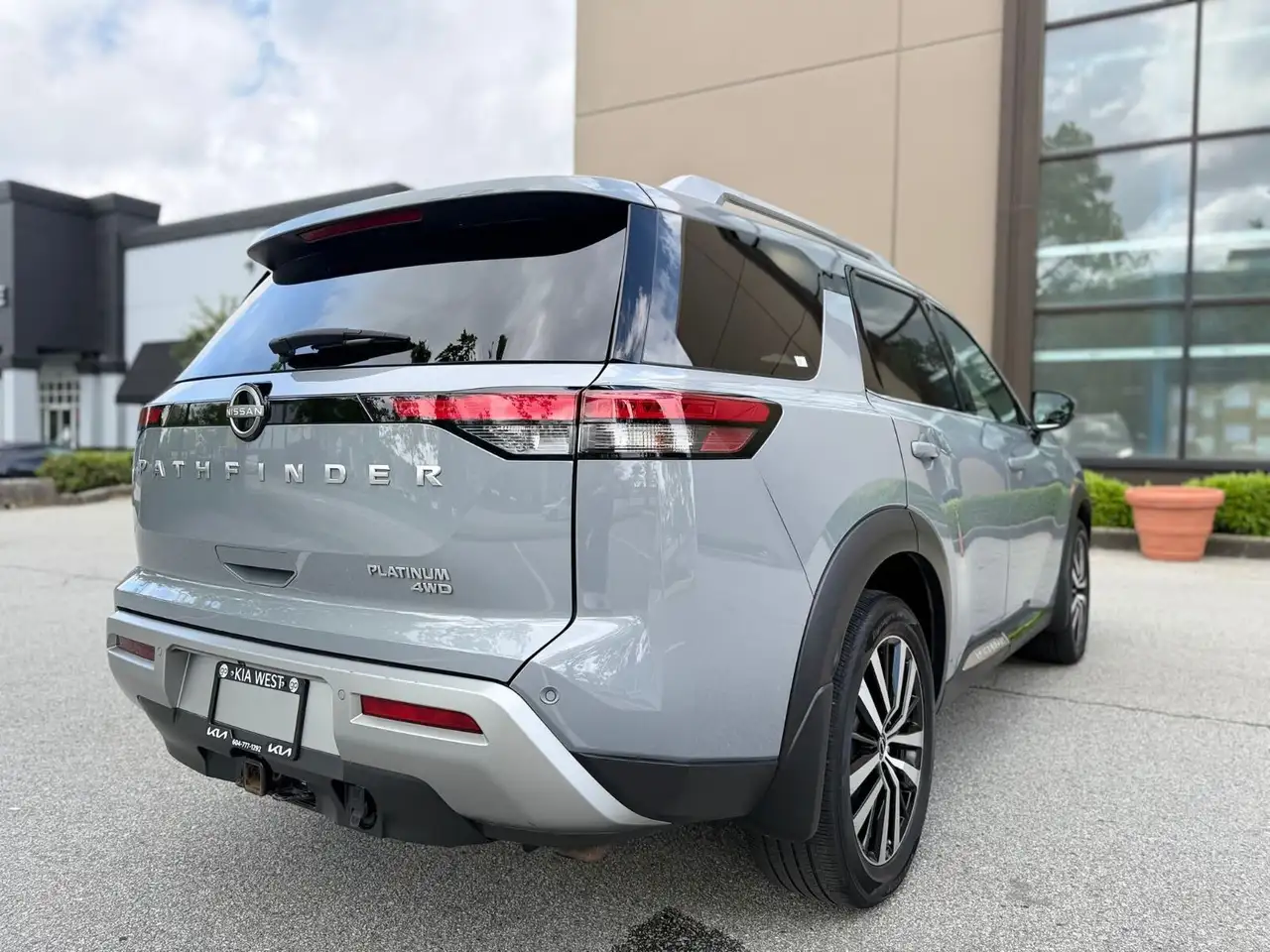 Nissan Pathfinder снимка Nissan Pathfinder