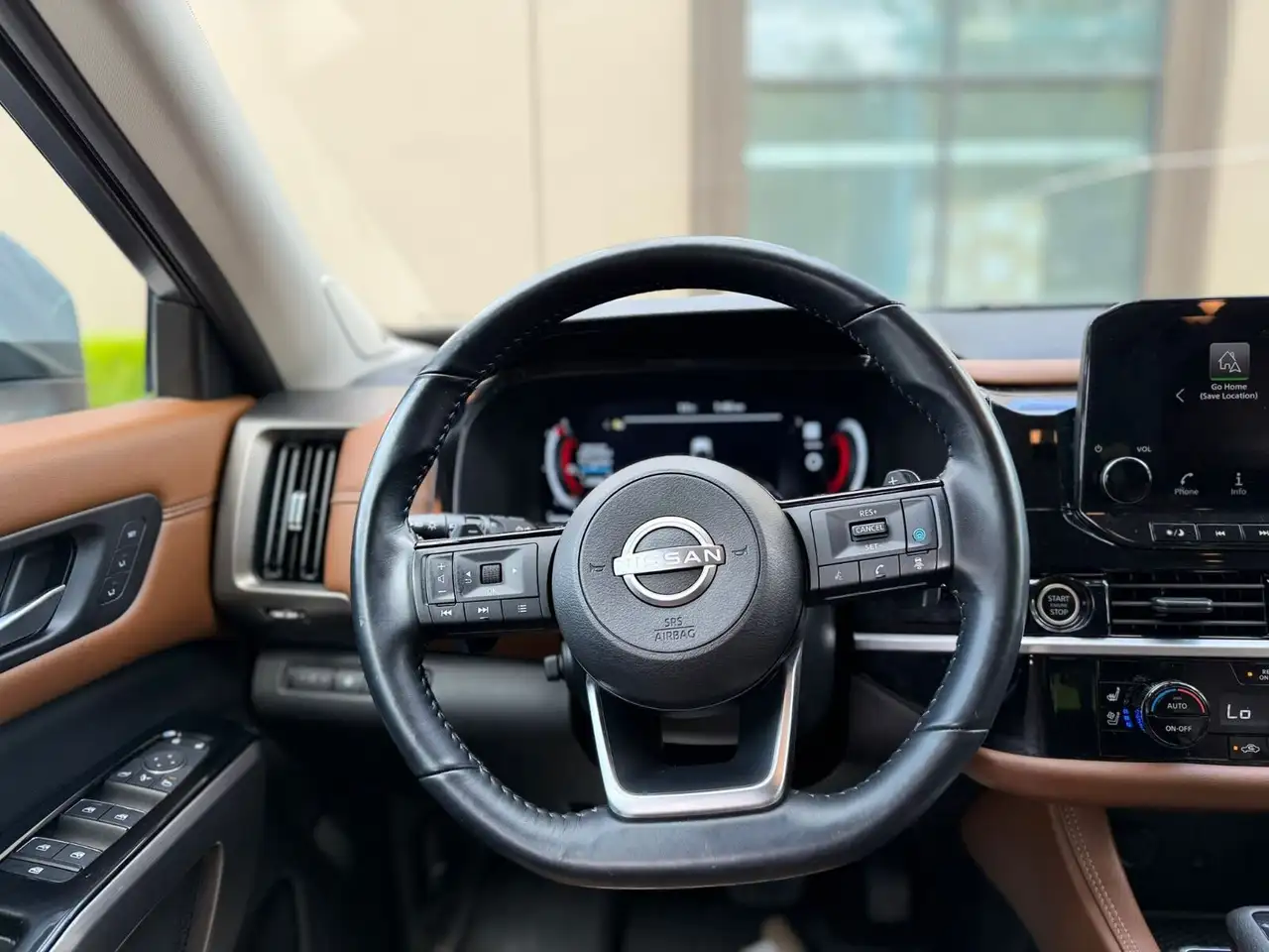 Nissan Pathfinder снимка Nissan Pathfinder