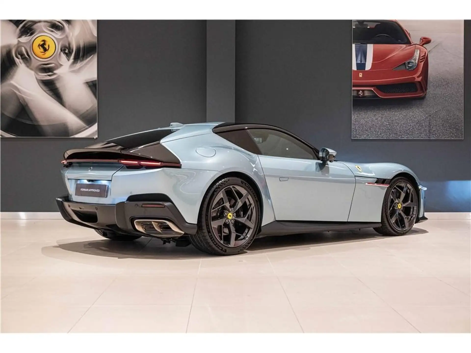 페라리 12 칠린드리 2025 실버 사진 6
