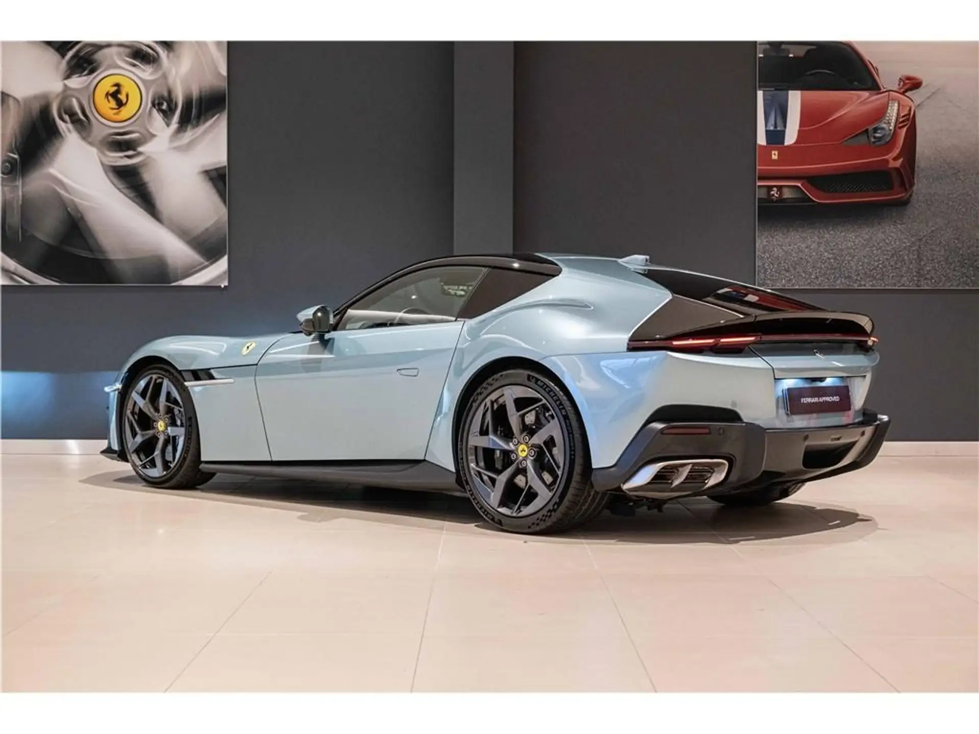 페라리 12 칠린드리 2025 실버 사진 4