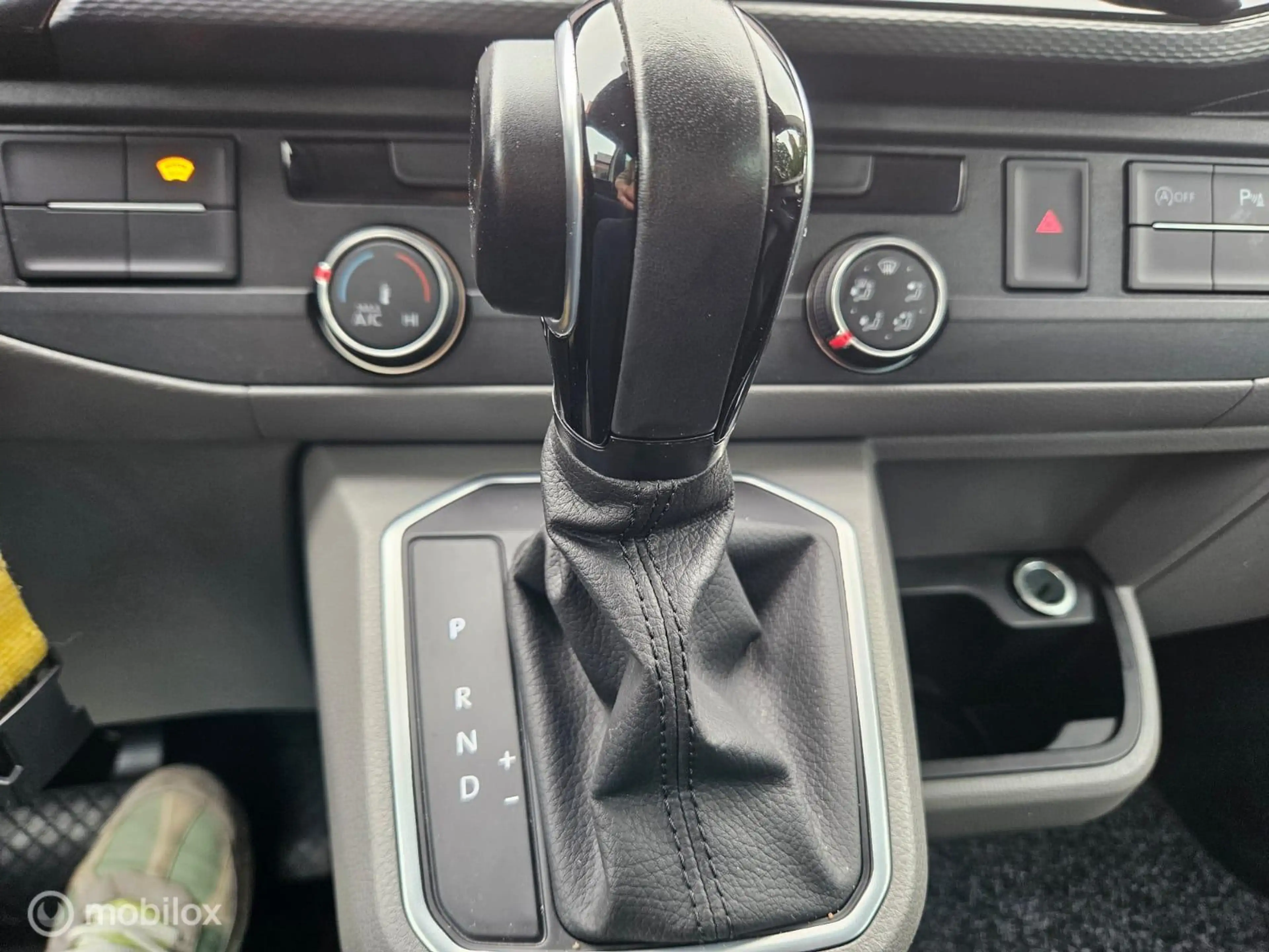 Volkswagen T6.1 Transporter 2.0 TDI L2H3 30 Bulli — photo 13