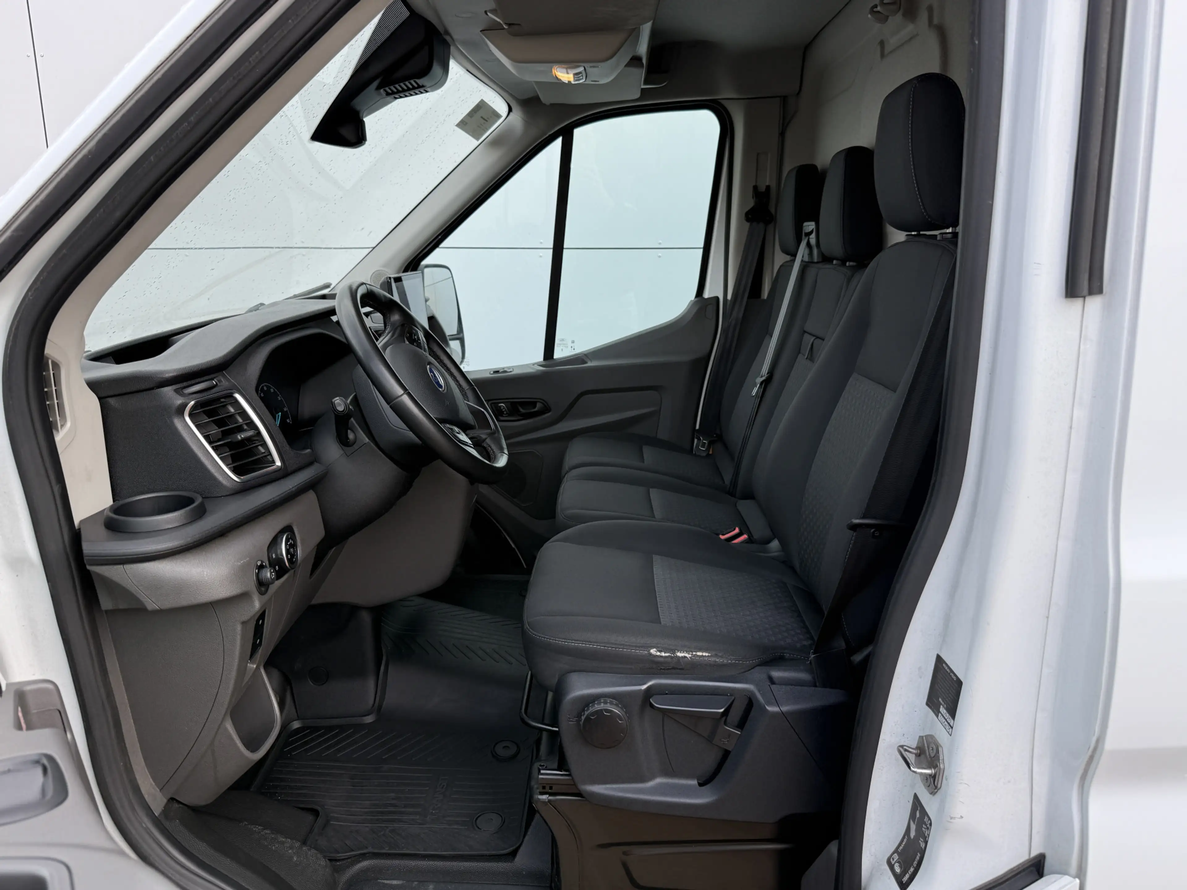 Ford E-Transit 68kWh 184PK L2H2 317km WLTP 97,3% (SOH) BEV Snella — photo 9