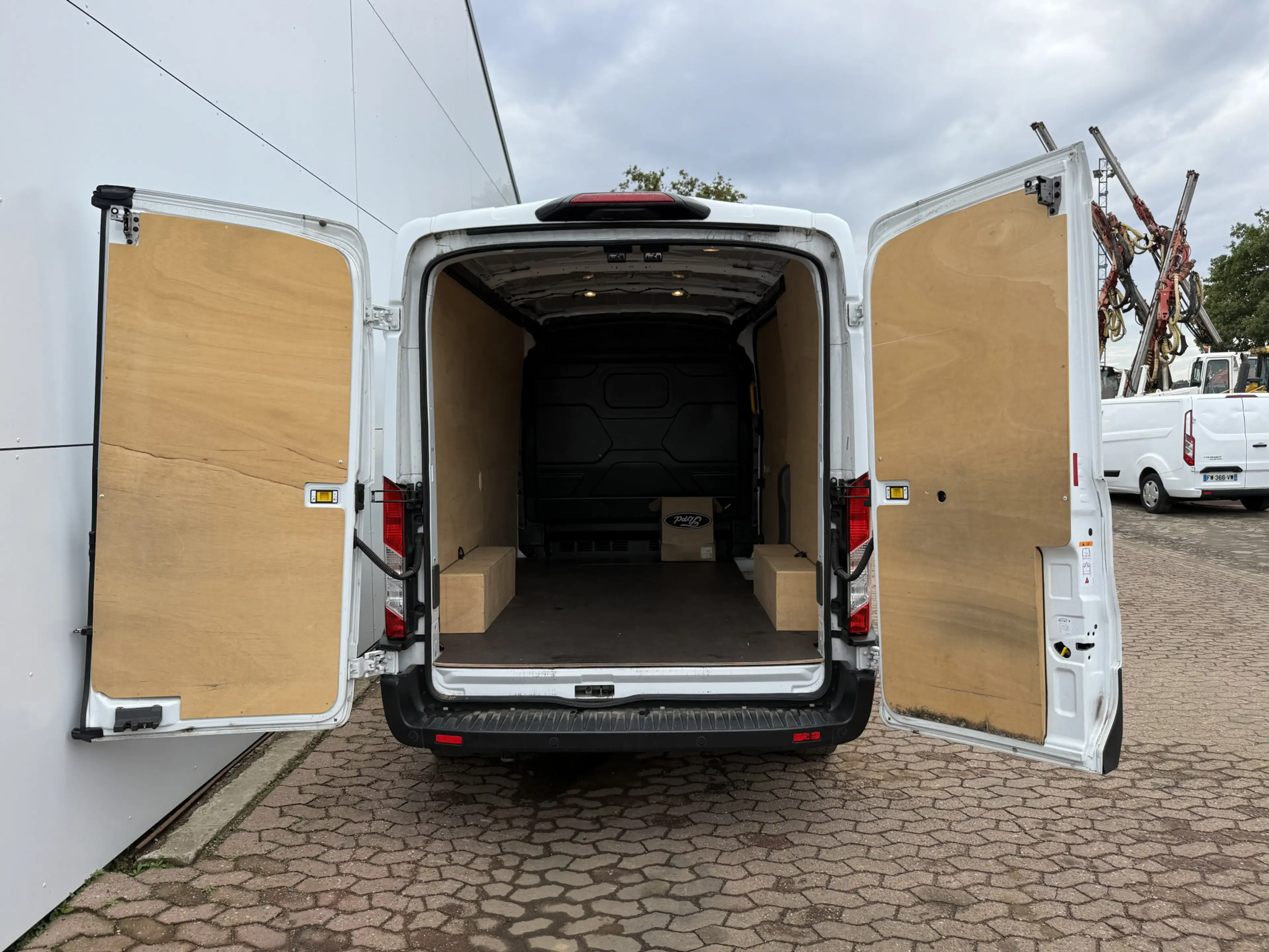 Ford E-Transit 68kWh 184PK L2H2 317km WLTP 97,3% (SOH) BEV Snella — photo 13