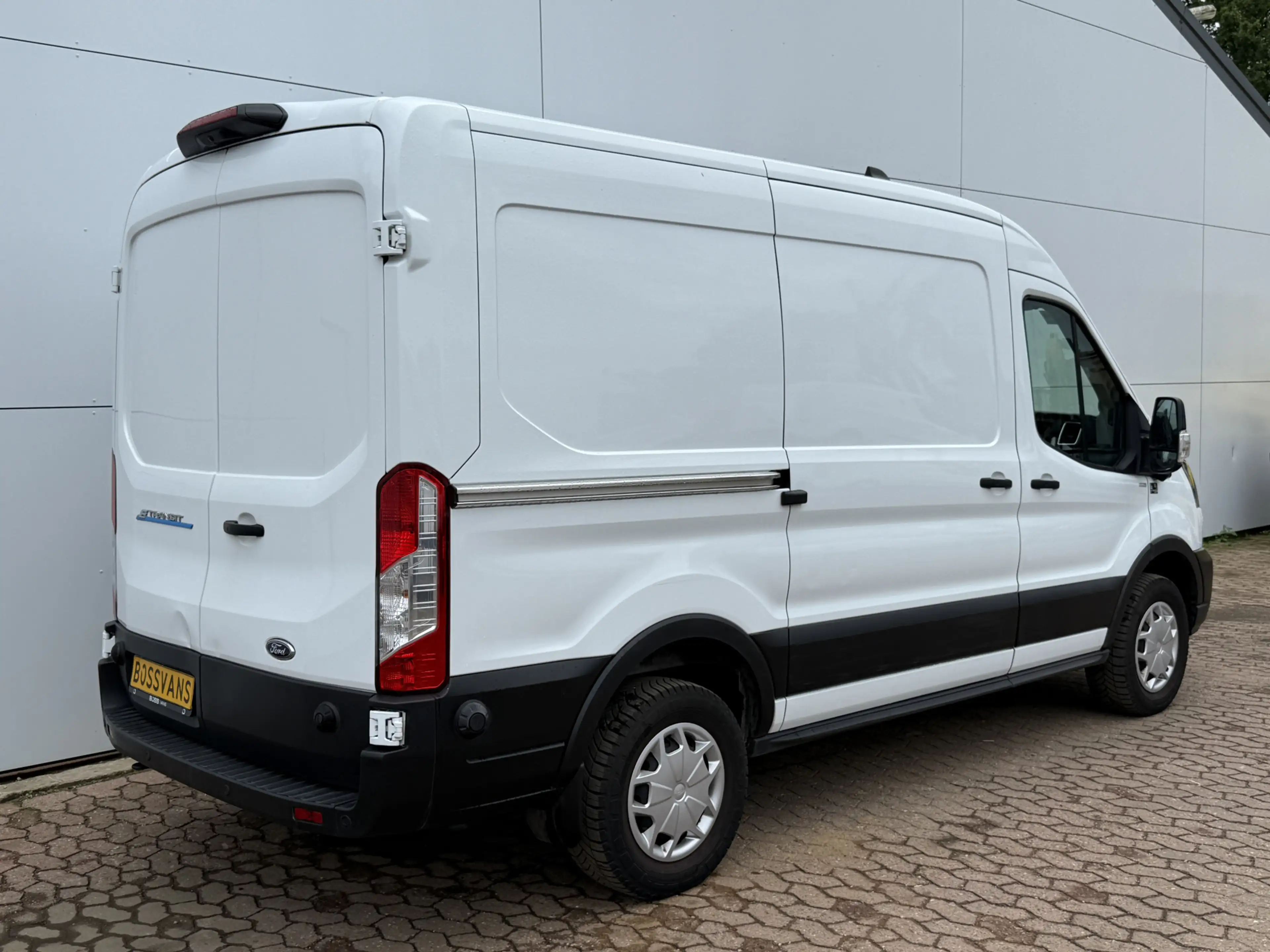 Ford E-Transit 68kWh 184PK L2H2 317km WLTP 97,3% (SOH) BEV Snella — photo 4