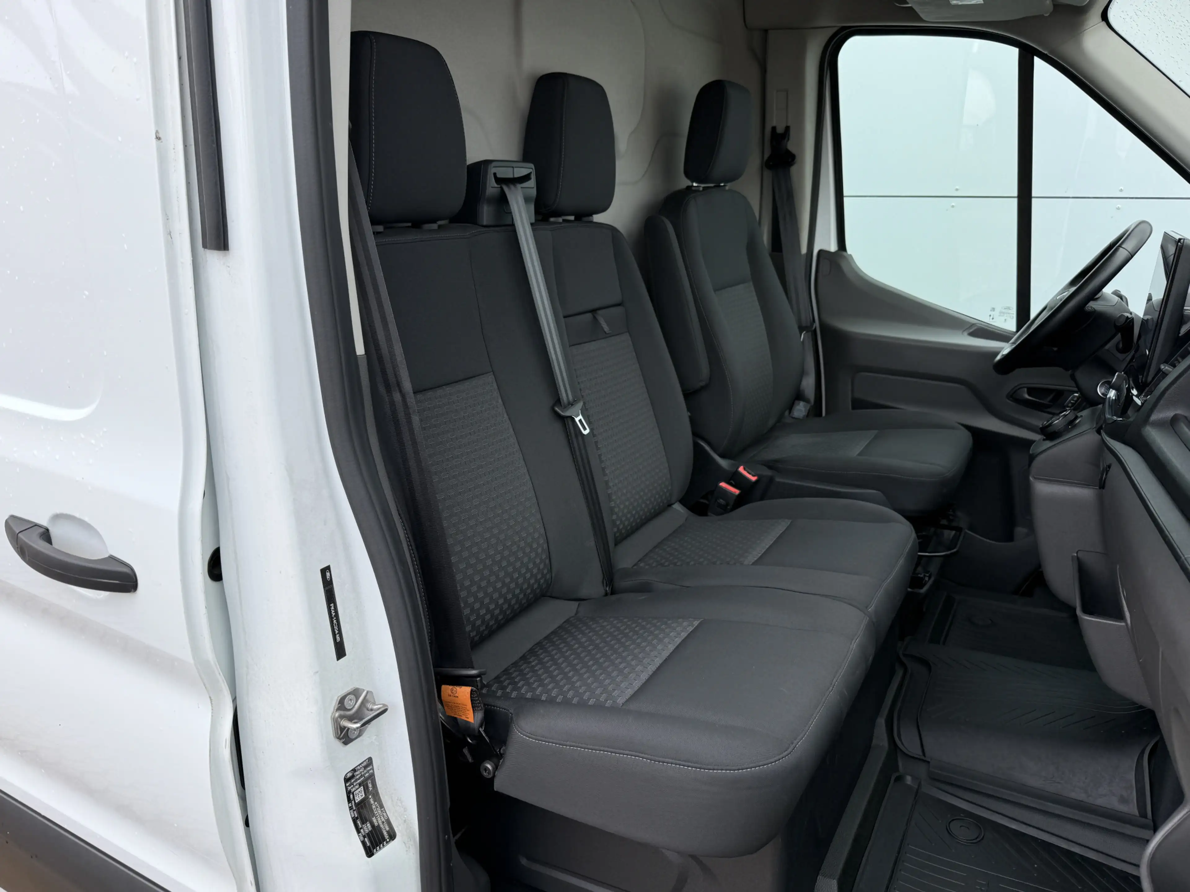 Ford E-Transit 68kWh 184PK L2H2 317km WLTP 97,3% (SOH) BEV Snella — photo 10