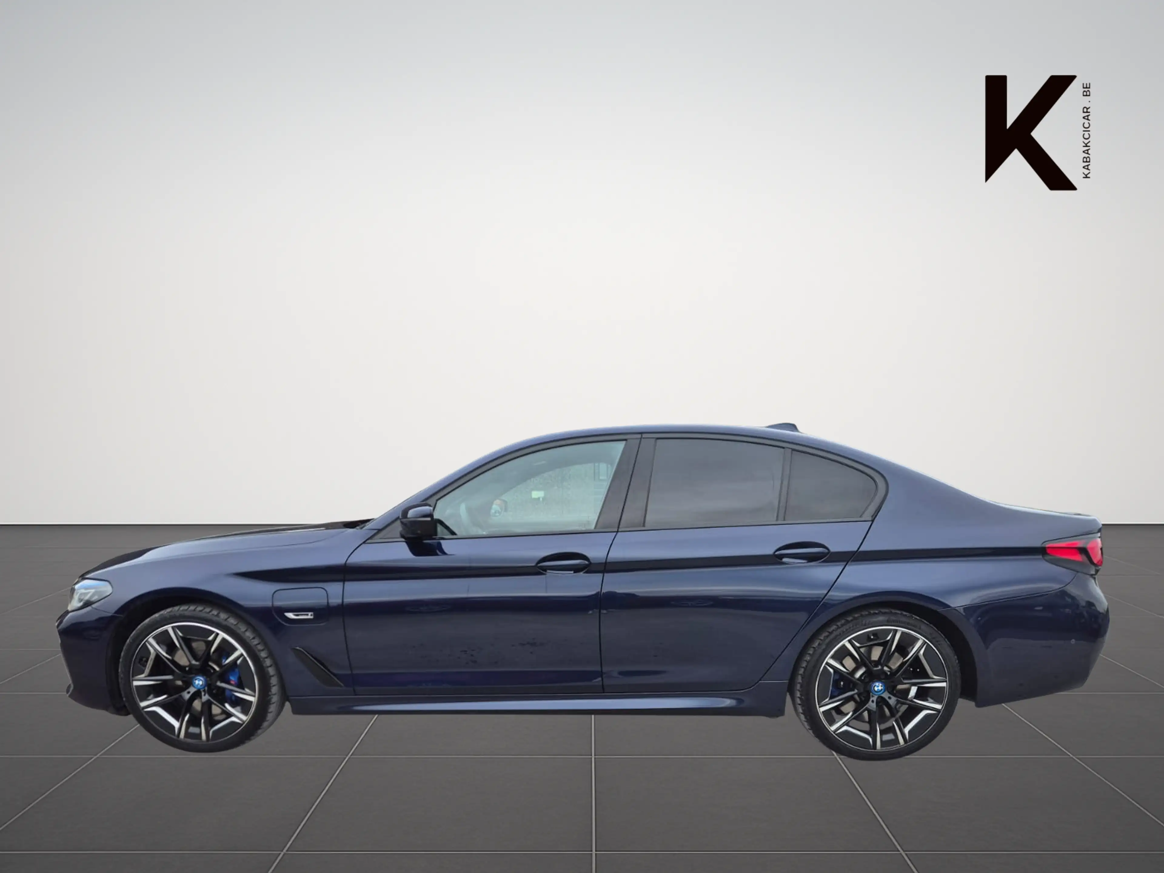 BMW 545 545eXA PHEV//FULL CARNET//GPS//USB-C//GARANTIE 12M — photo 4