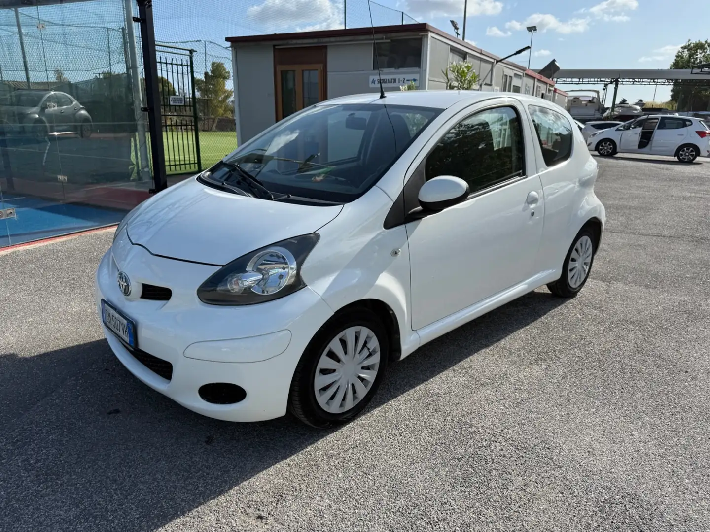 Toyota Aygo 1.0 12V VVT-i 3 porte Active Weiß - 1