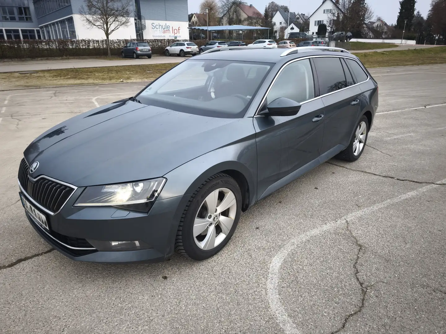 Skoda Superb Superb Combi 2.0 TDI DSG Style Grau - 2