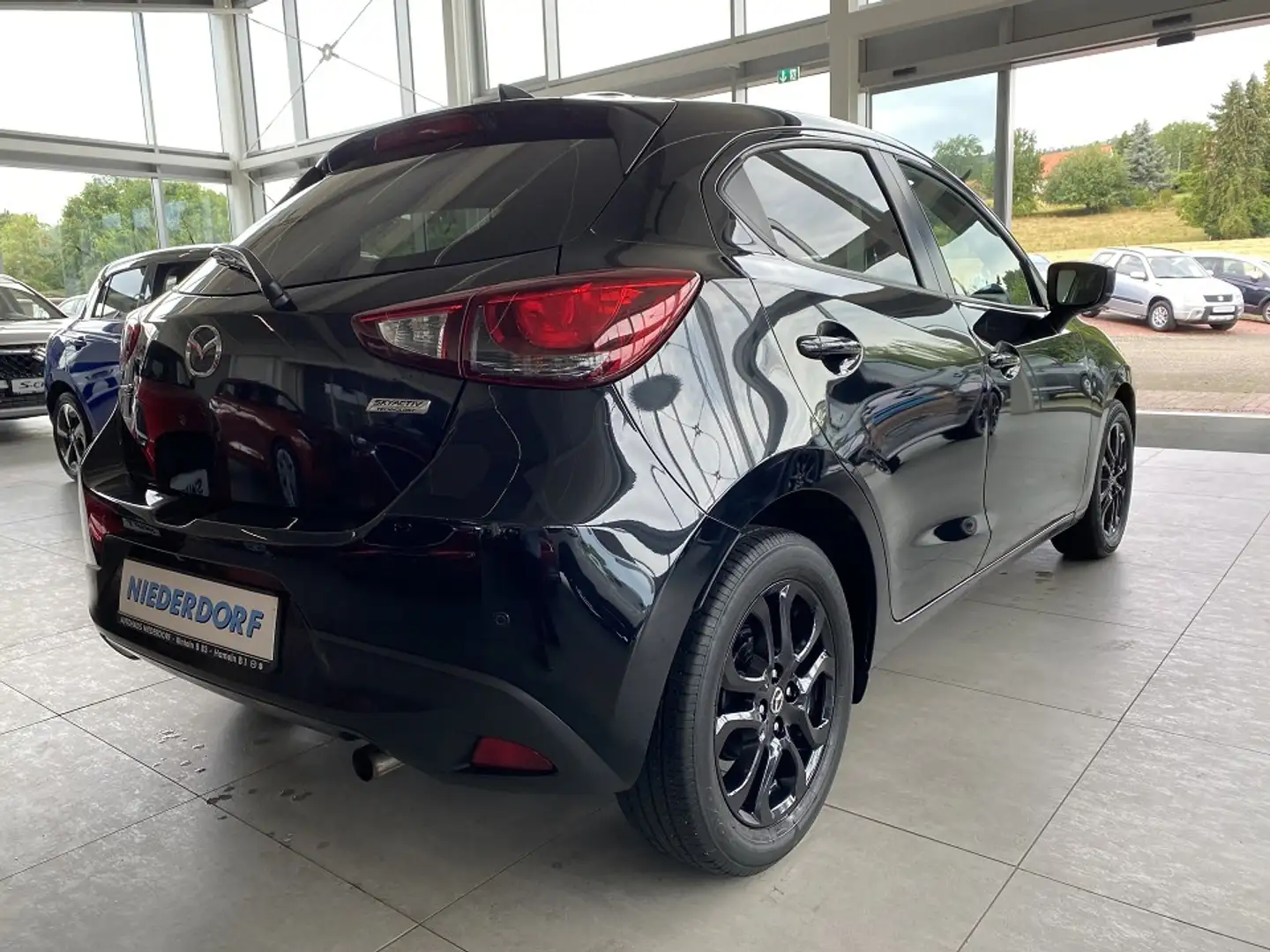 Mazda 2 1.5 Kizoku Sitzhzg Tempom. Spurassi Schwarz - 2