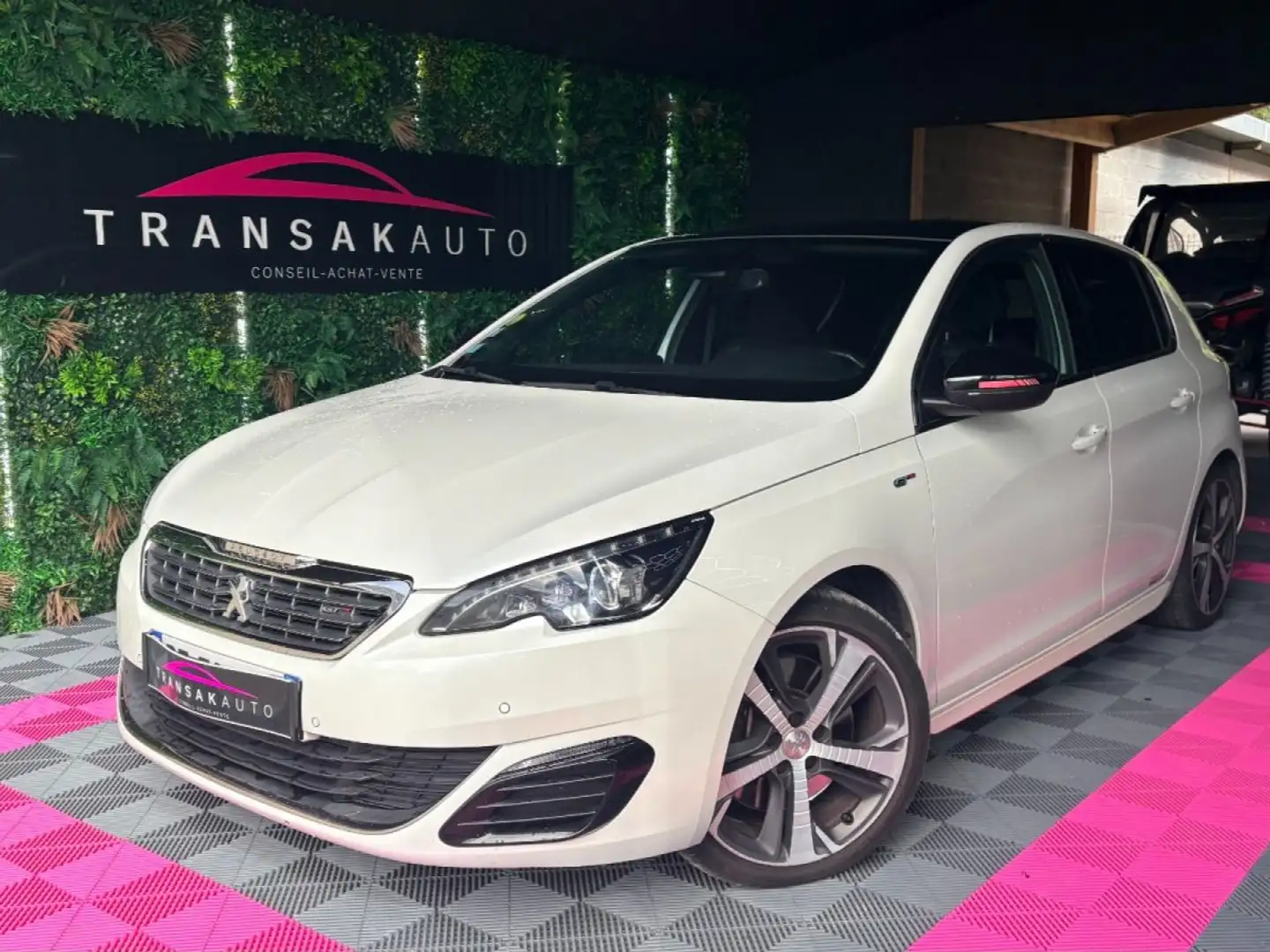 Peugeot 308 2.0 BlueHDi 180 ch GT ~ Régulateur / Limiteur de vitesses ~ Toit panoramique ~ Distrib OK ~ Bluetooth ~ Boîte auto Blanc - 1