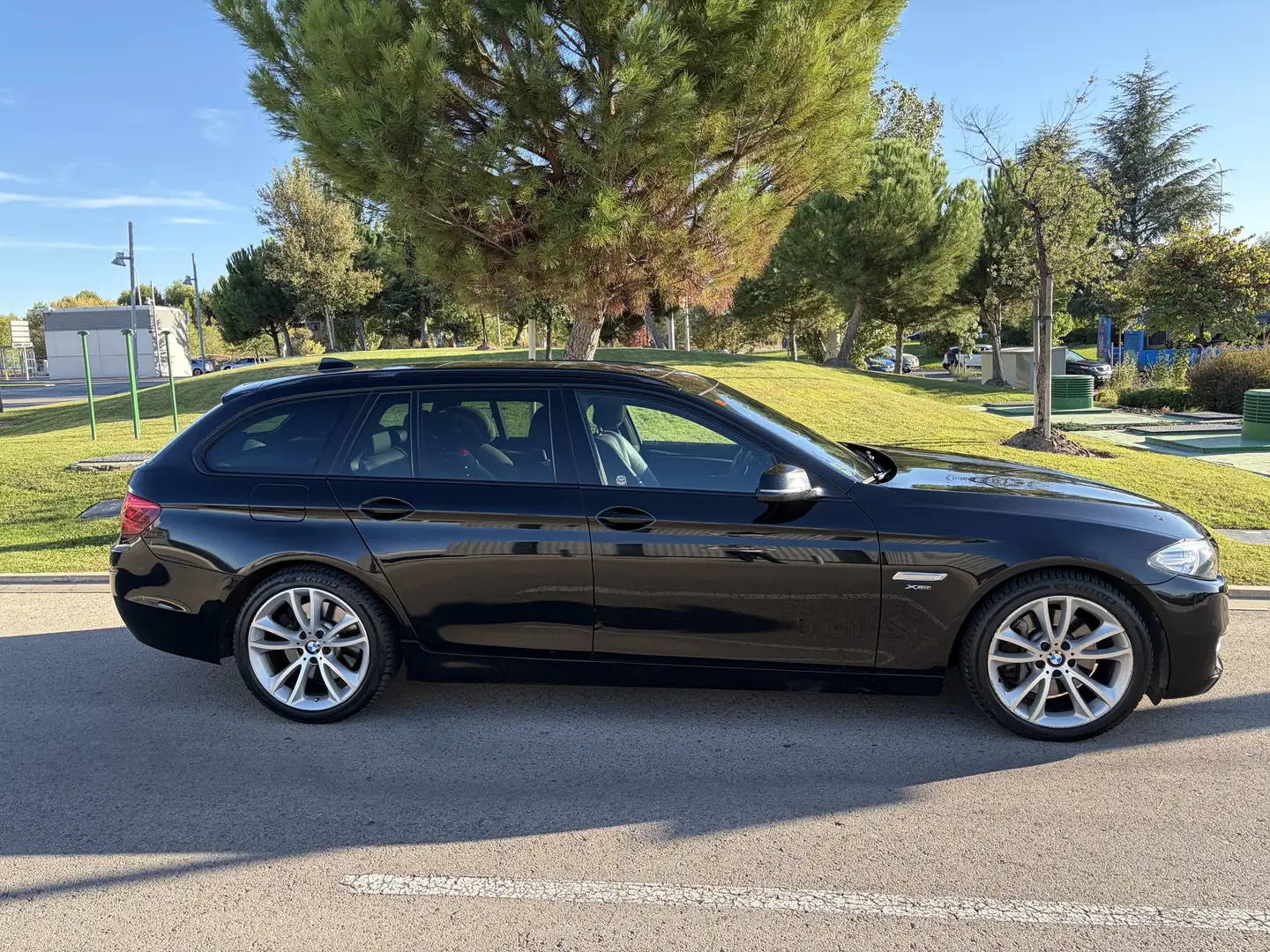 BMW 530 530dA Touring xDrive Luxury - 1