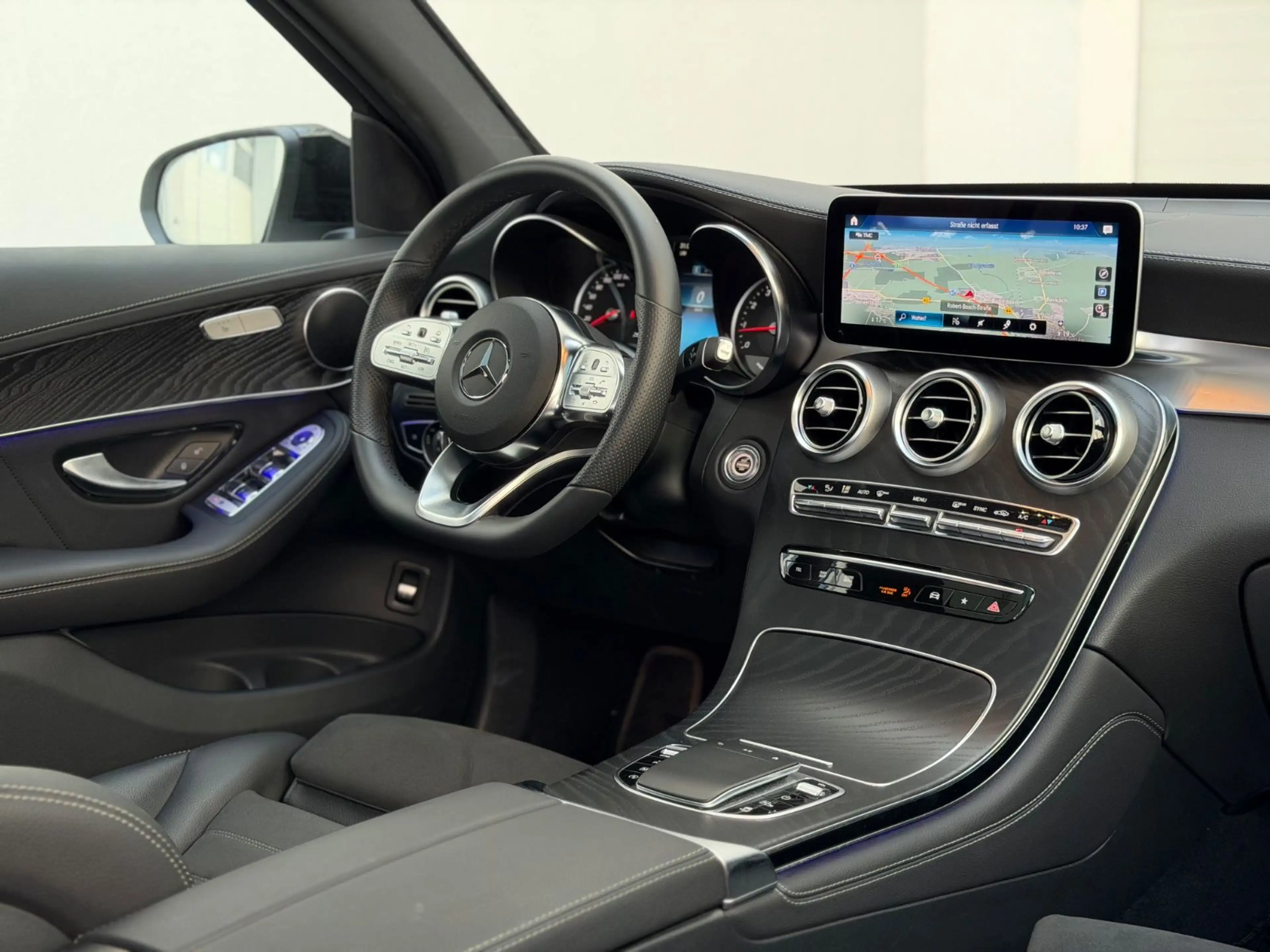 Mercedes-Benz GLC 200 9G 4Matic Mild- AMG*PANO*KAME*1HAND* — photo 7